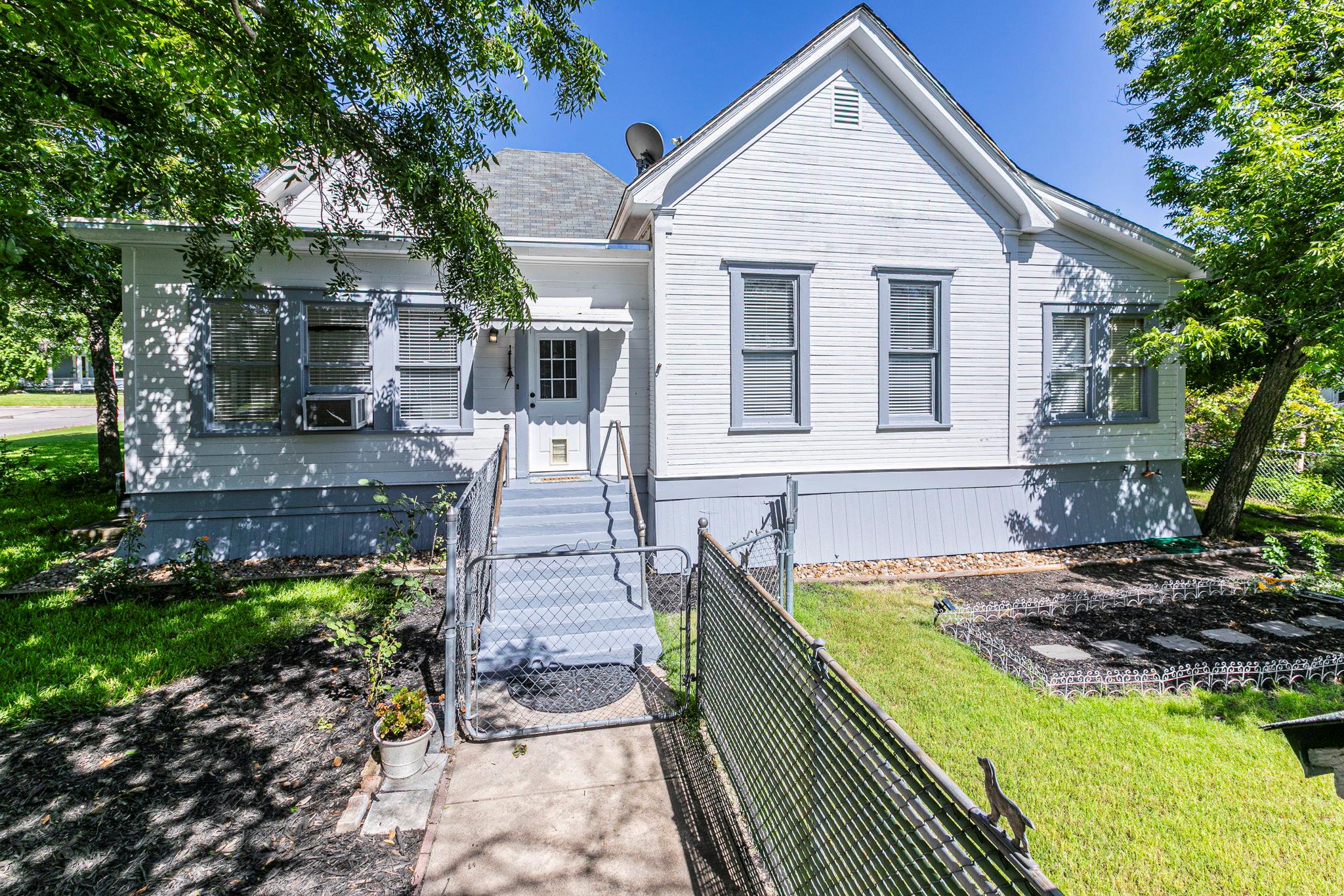 618 N Penelope St, Belton, TX 76513