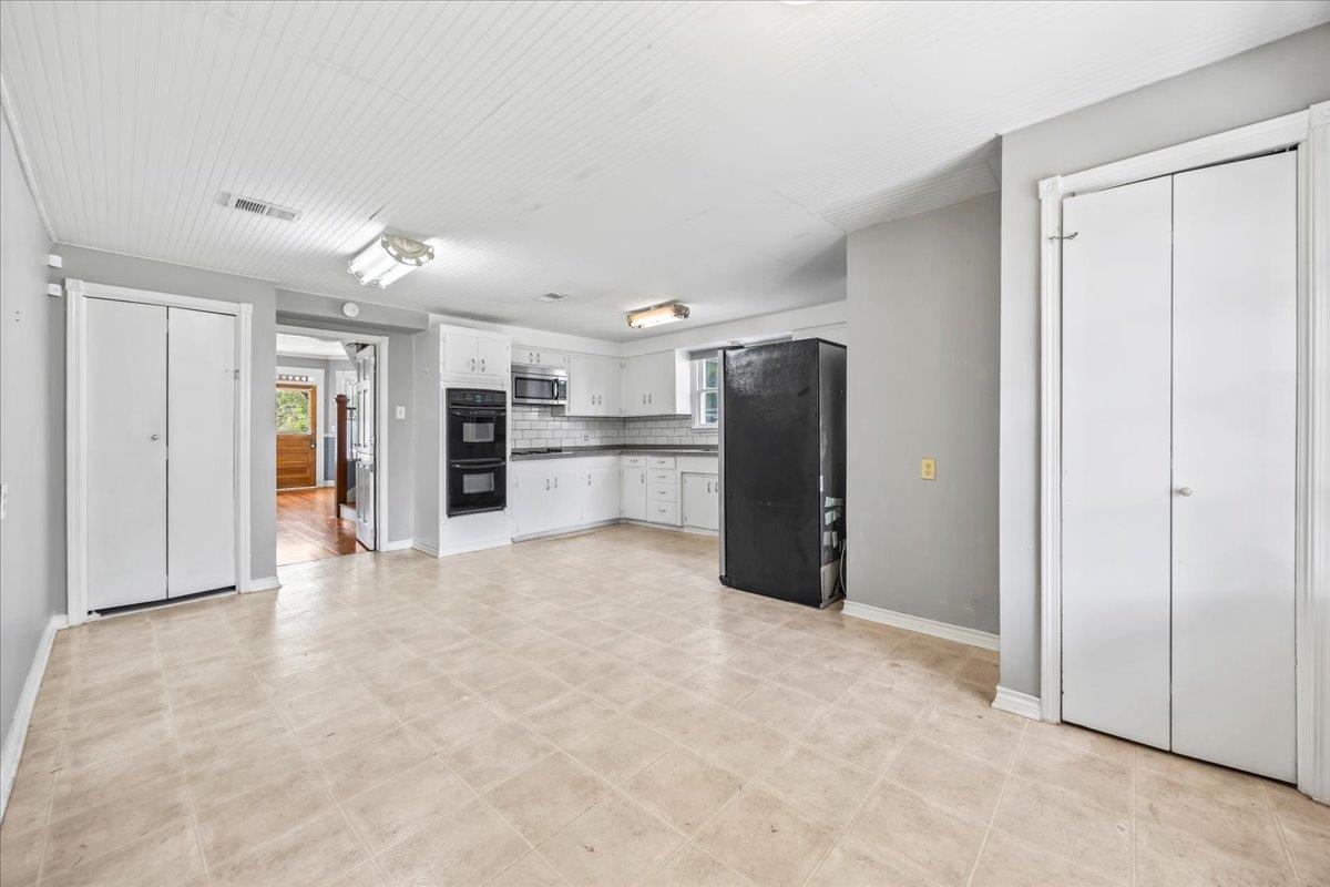 1223 Cecelia St, Taylor, TX 76574
