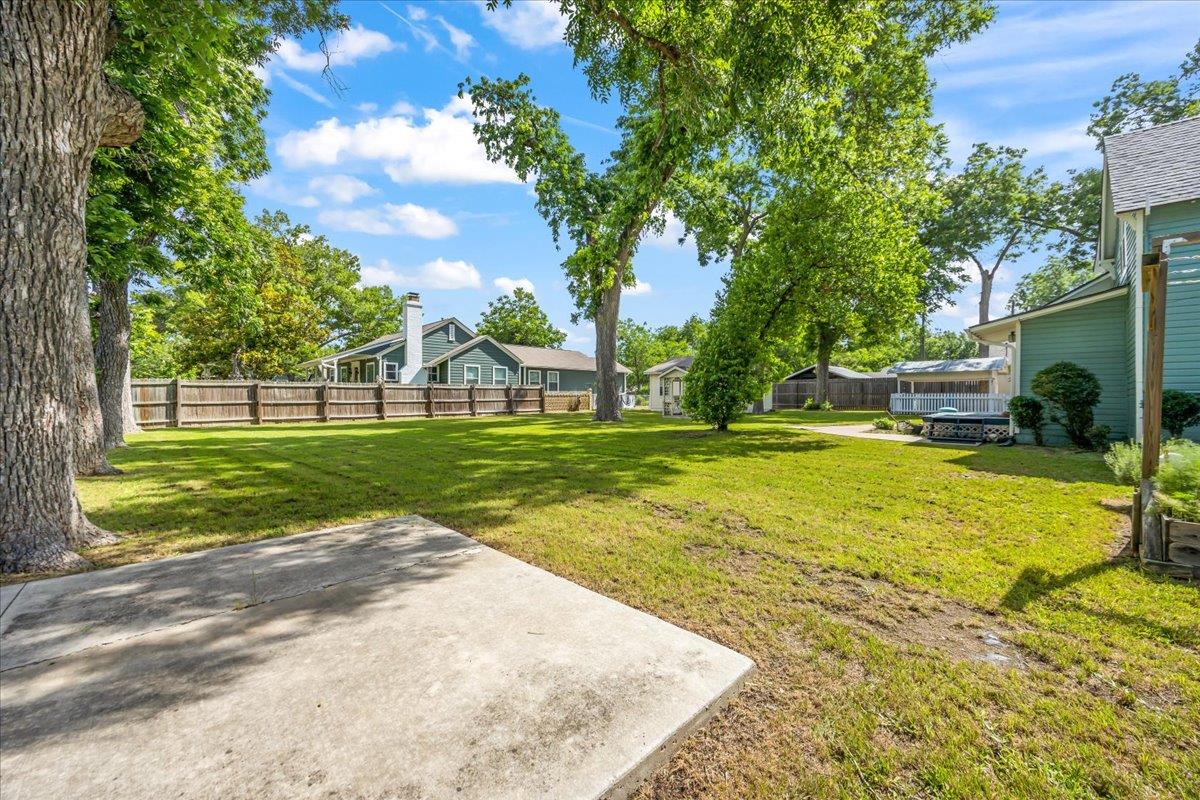 1223 Cecelia St, Taylor, TX 76574