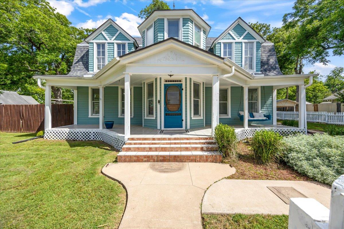 1223 Cecelia St, Taylor, TX 76574