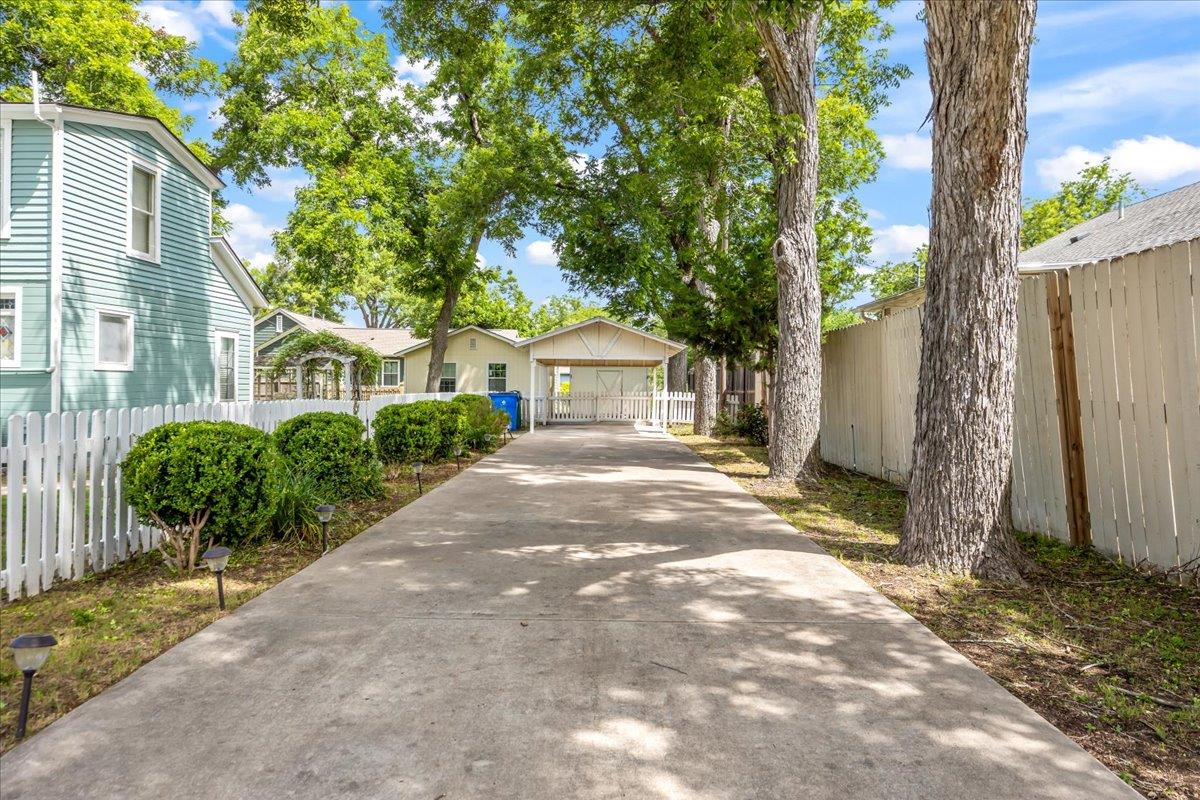 1223 Cecelia St, Taylor, TX 76574