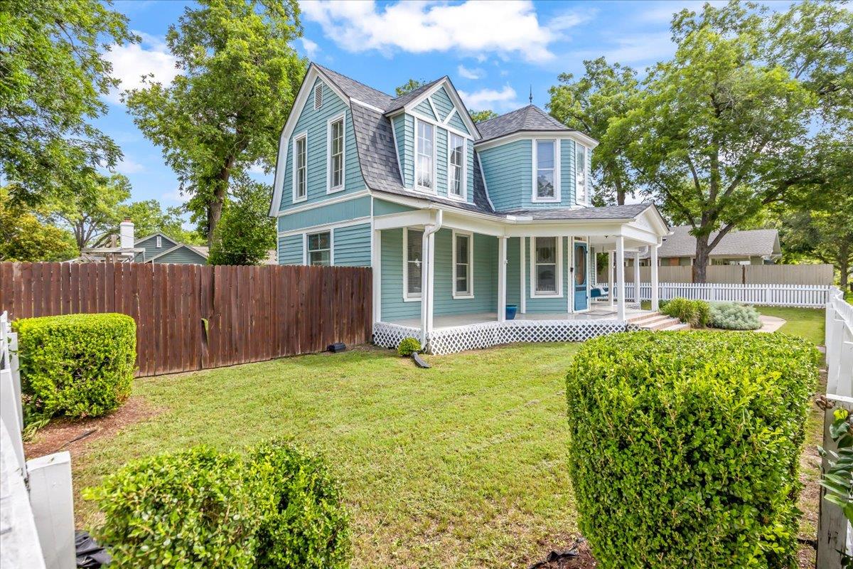 1223 Cecelia St, Taylor, TX 76574