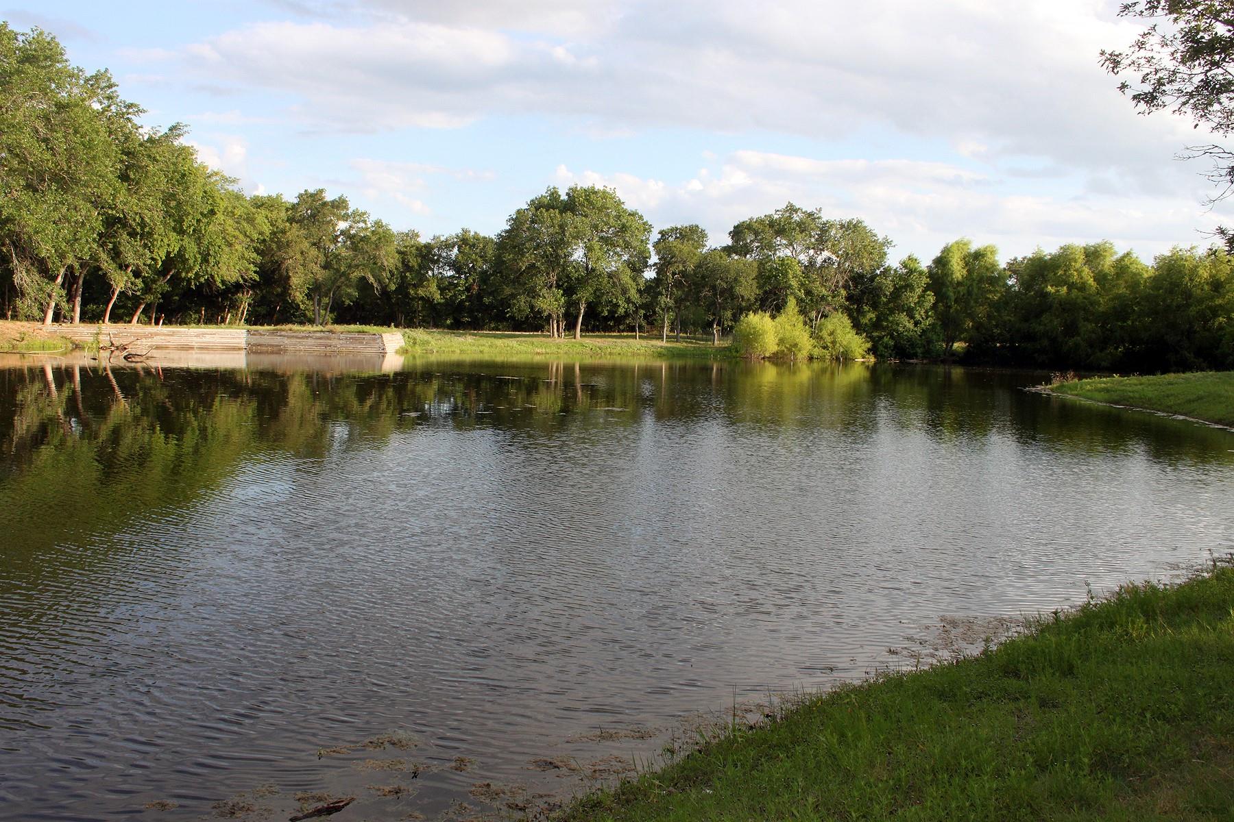 900 Old Lytton Springs Rd, Lockhart, TX 78644