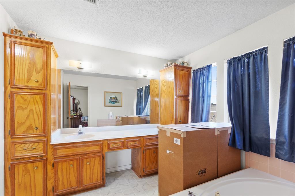 8548 Old Lockhart Rd, Buda, TX 78610