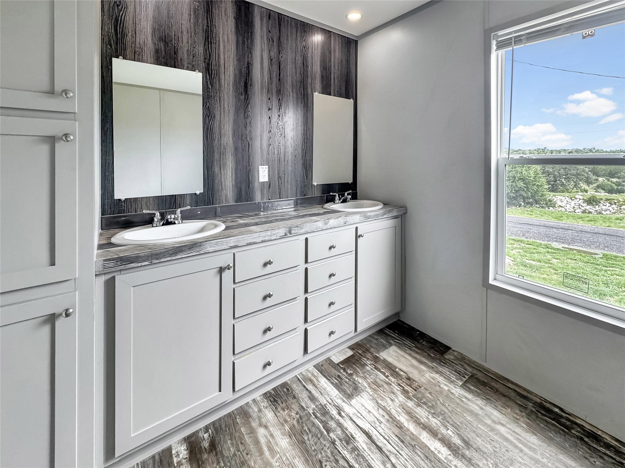 130 Brianna Cir, Johnson City, TX 78636