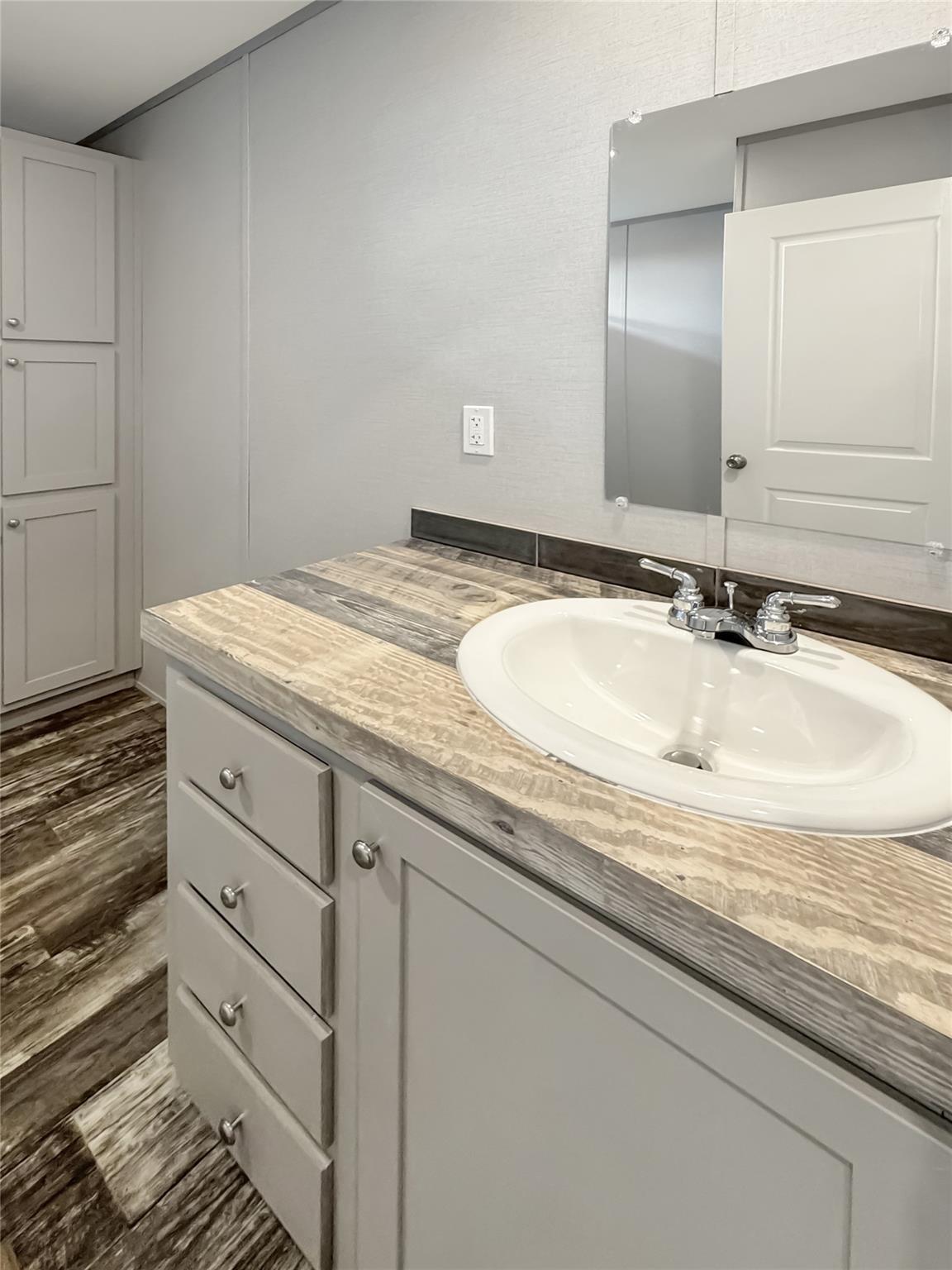 130 Brianna Cir, Johnson City, TX 78636