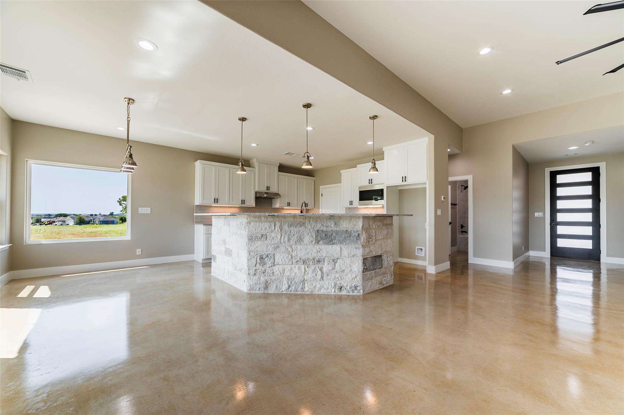 215 Oak Grove Pkwy, Kingsland, TX 78639