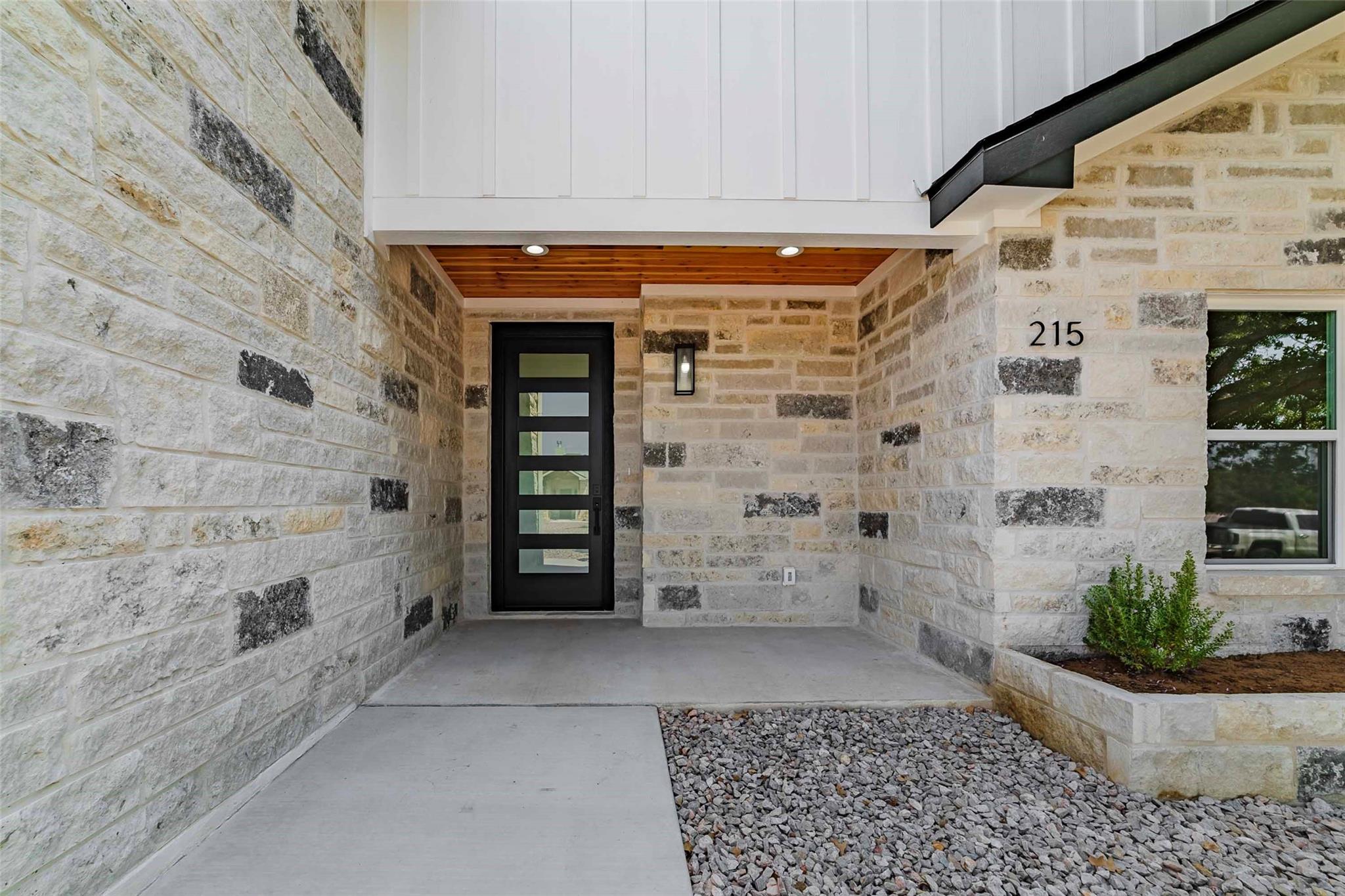 215 Oak Grove Pkwy, Kingsland, TX 78639