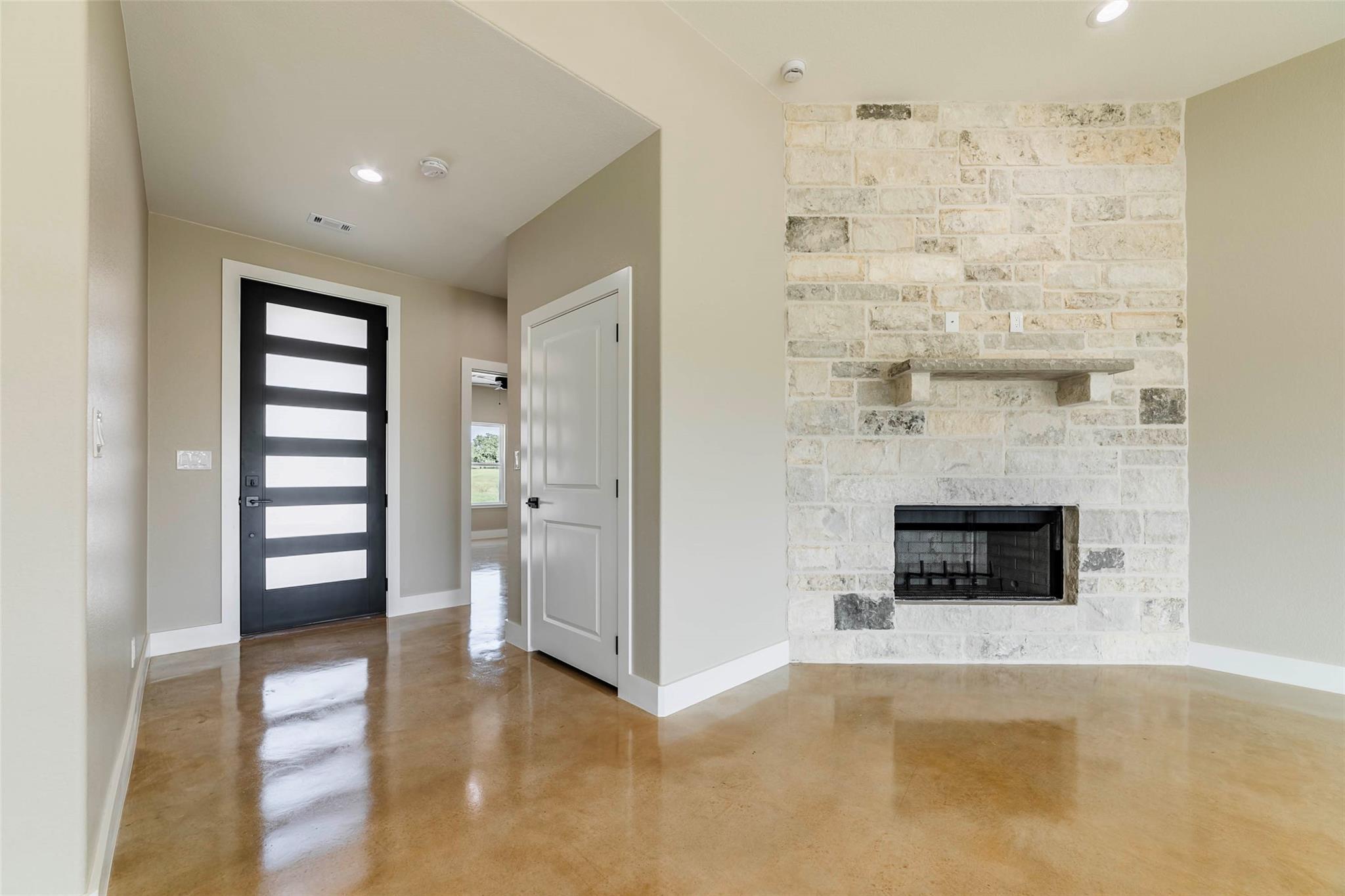 215 Oak Grove Pkwy, Kingsland, TX 78639