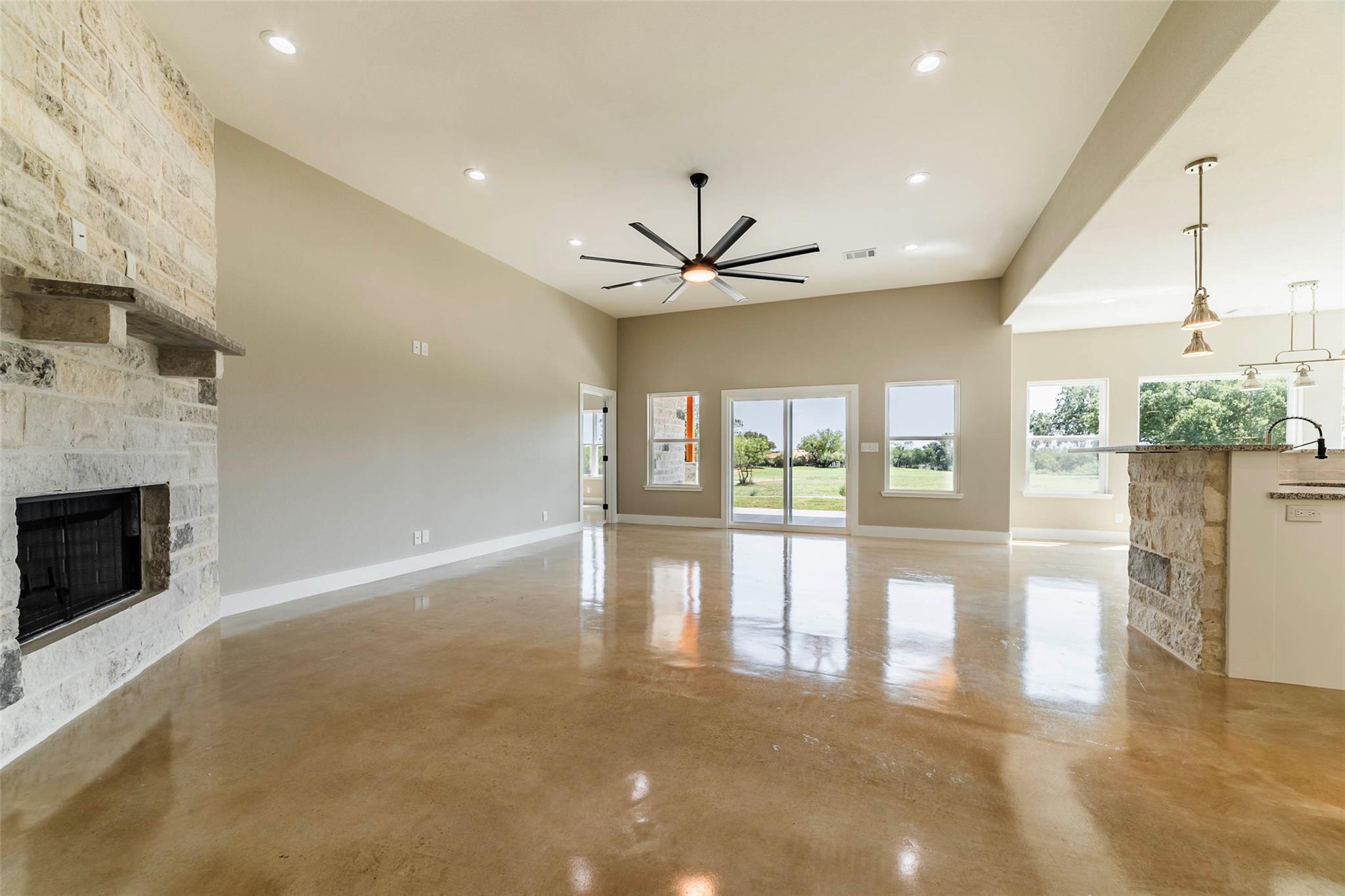215 Oak Grove Pkwy, Kingsland, TX 78639