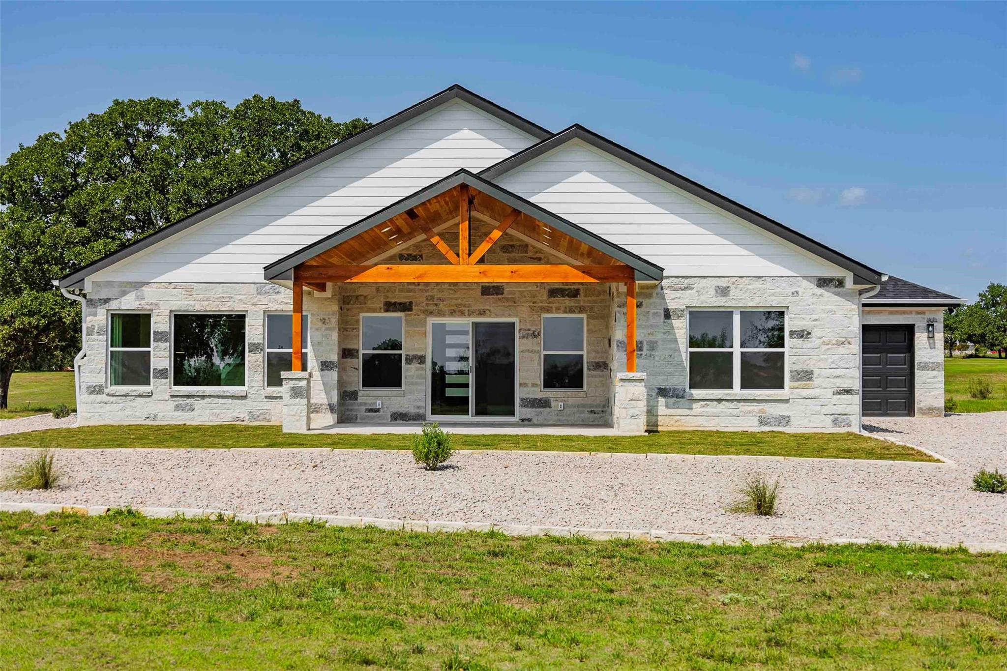 215 Oak Grove Pkwy, Kingsland, TX 78639