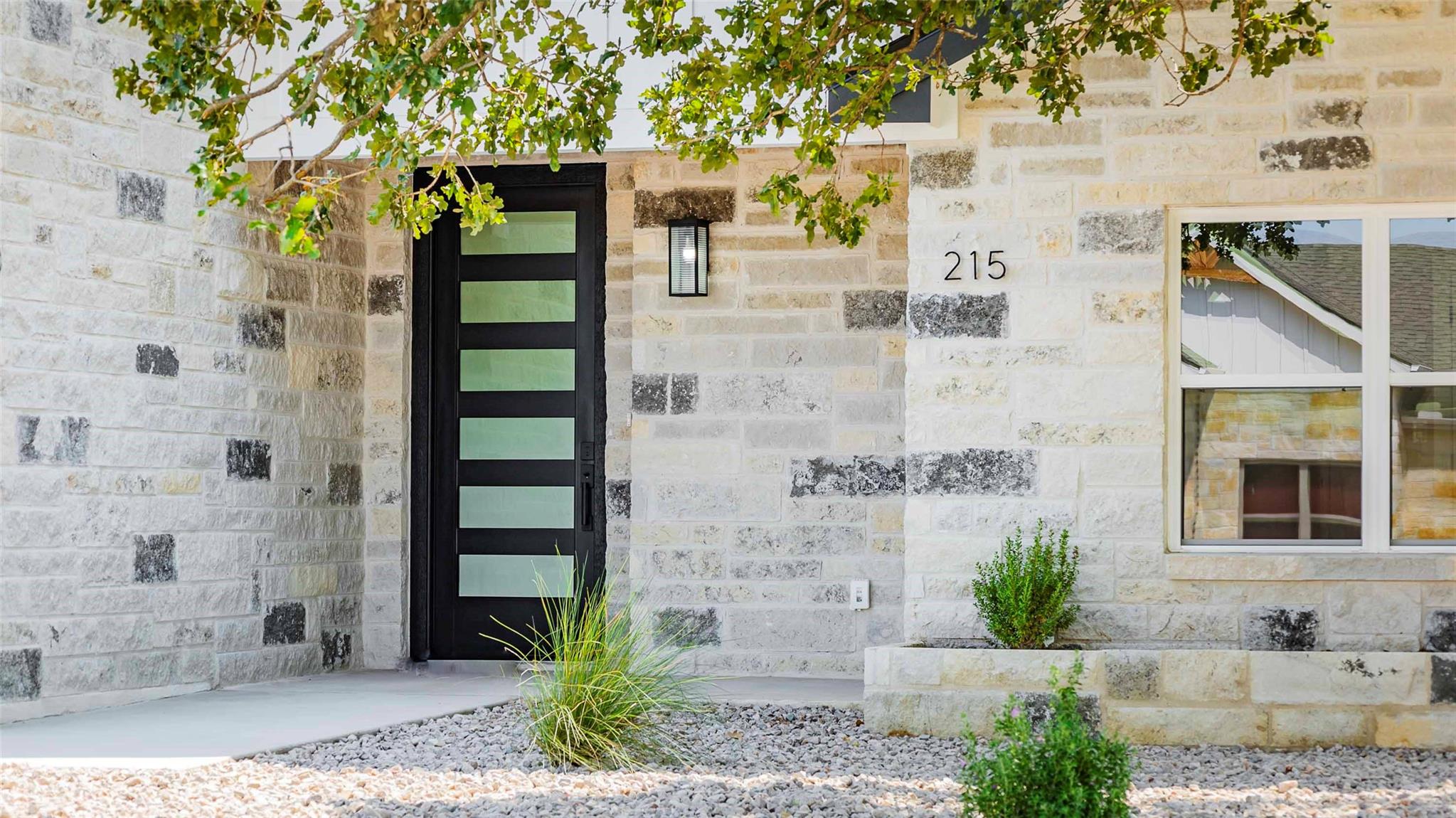 215 Oak Grove Pkwy, Kingsland, TX 78639