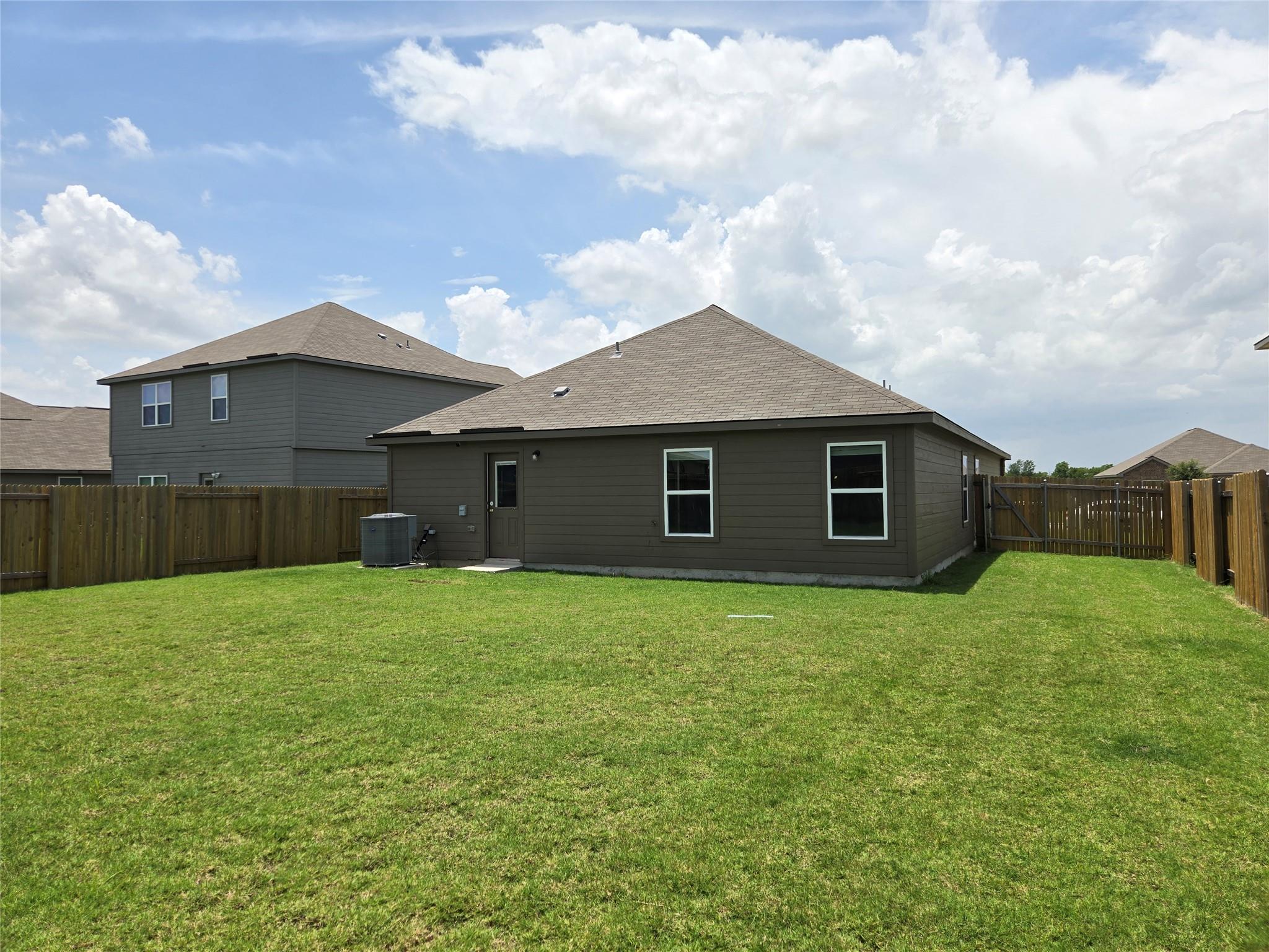 16416 Farmhouse Ln, Elgin, TX 78621