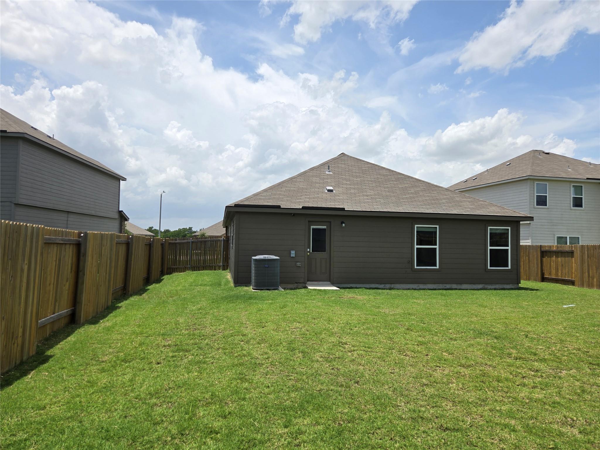 16416 Farmhouse Ln, Elgin, TX 78621