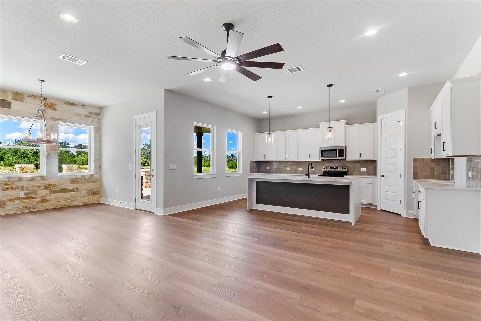 124 Draper Ln, Bertram, TX 78605