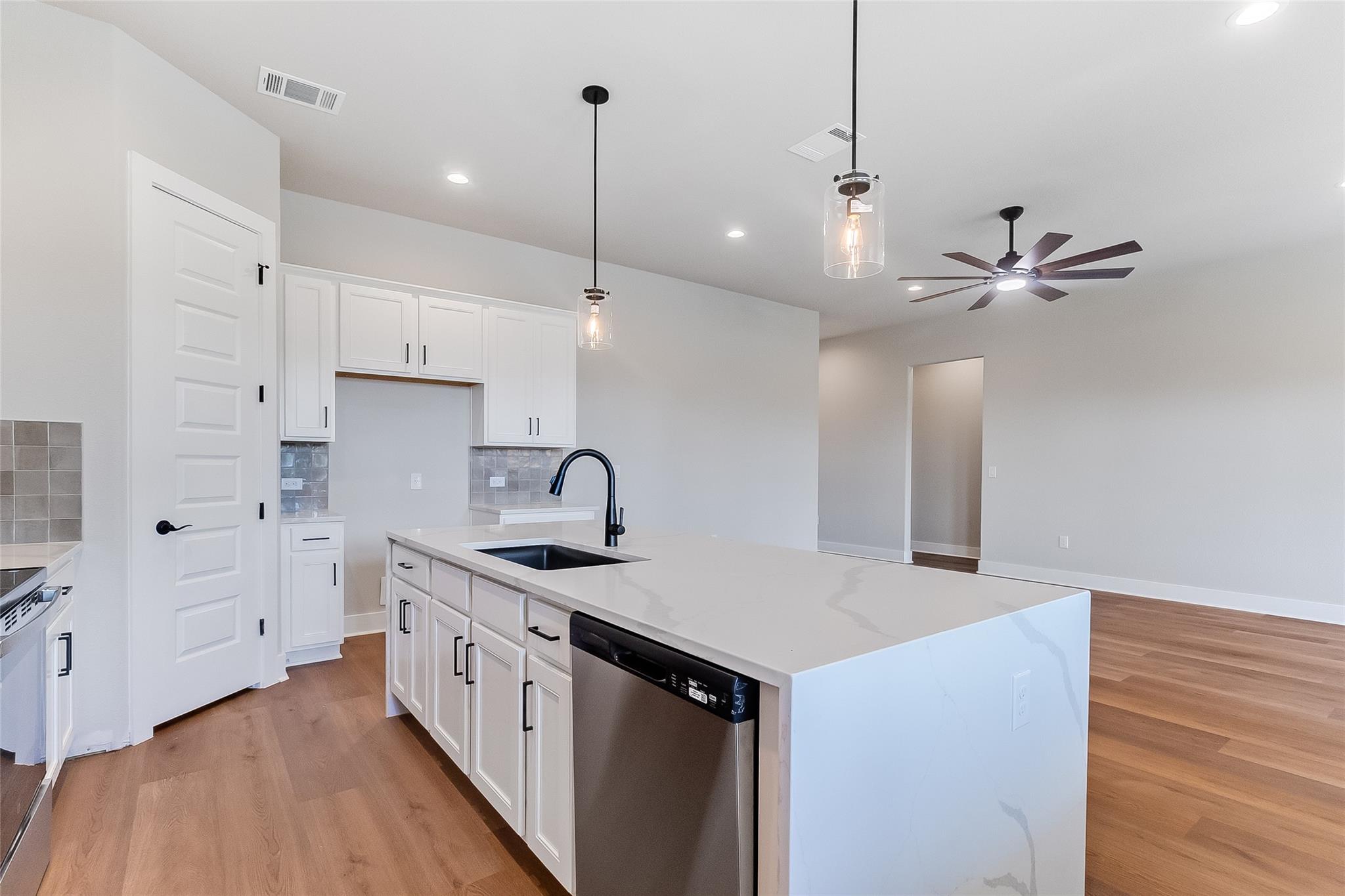 124 Draper Ln, Bertram, TX 78605