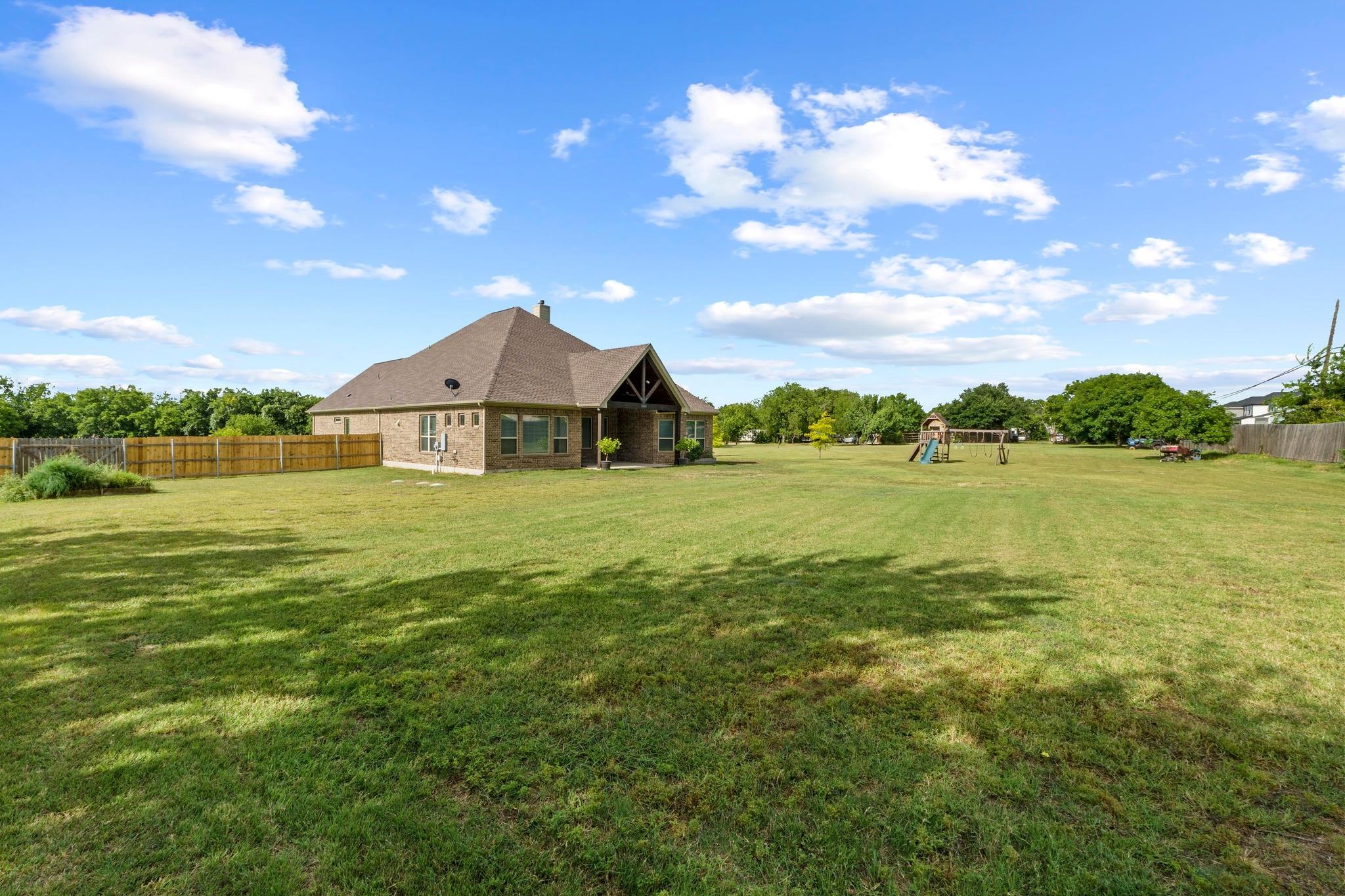 200 TATE Ln, Round Rock, TX 78626