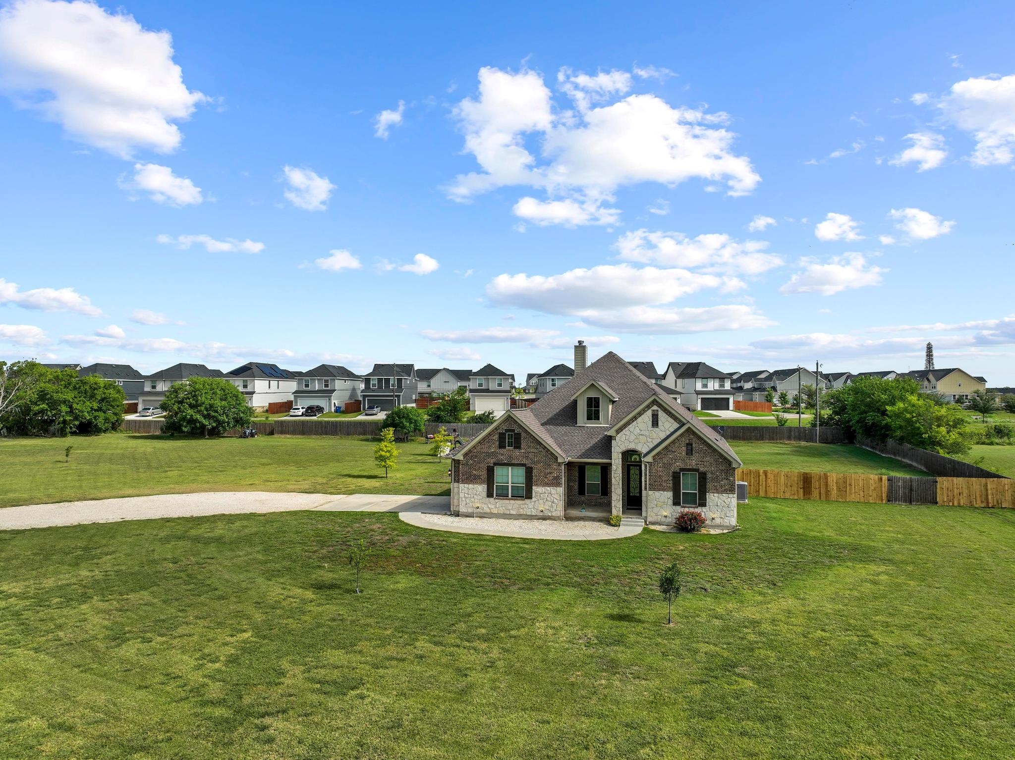 200 TATE Ln, Round Rock, TX 78626