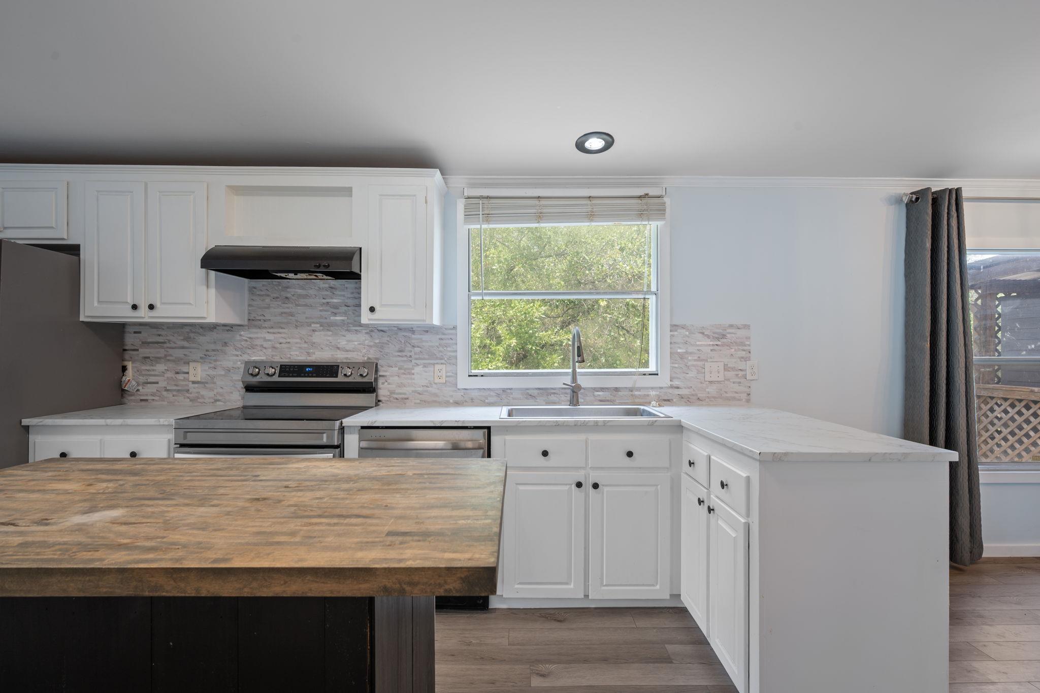 140 Creedmore Dr, Liberty Hill, TX 78642