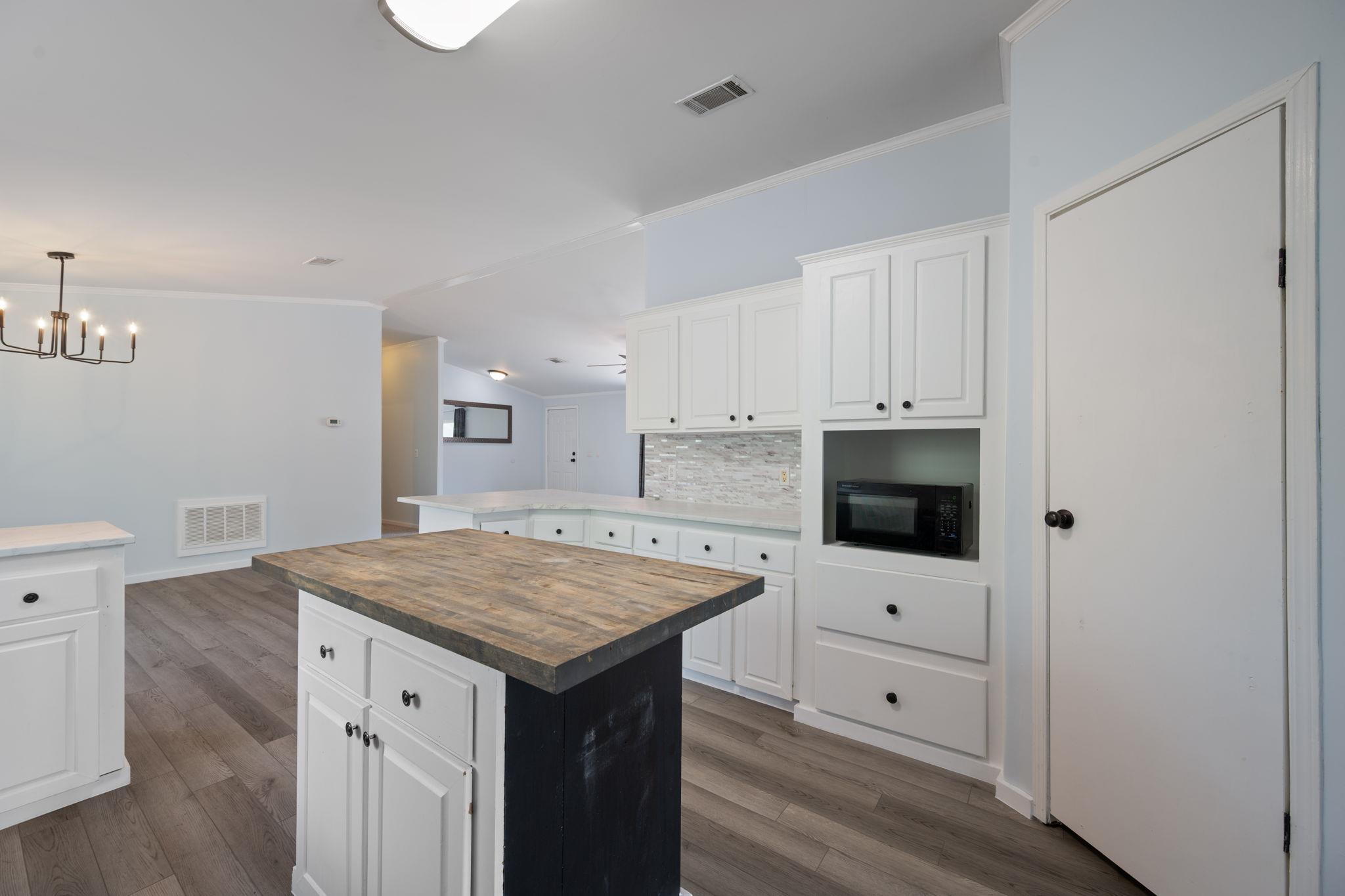 140 Creedmore Dr, Liberty Hill, TX 78642