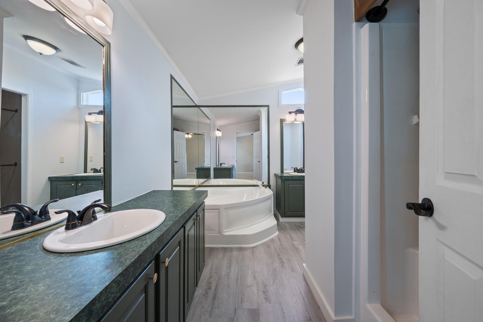 140 Creedmore Dr, Liberty Hill, TX 78642