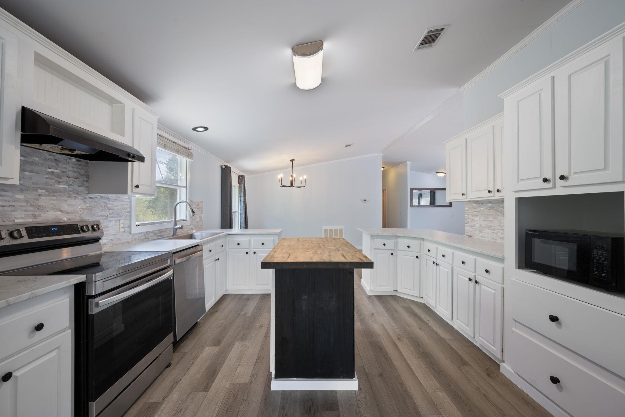 140 Creedmore Dr, Liberty Hill, TX 78642