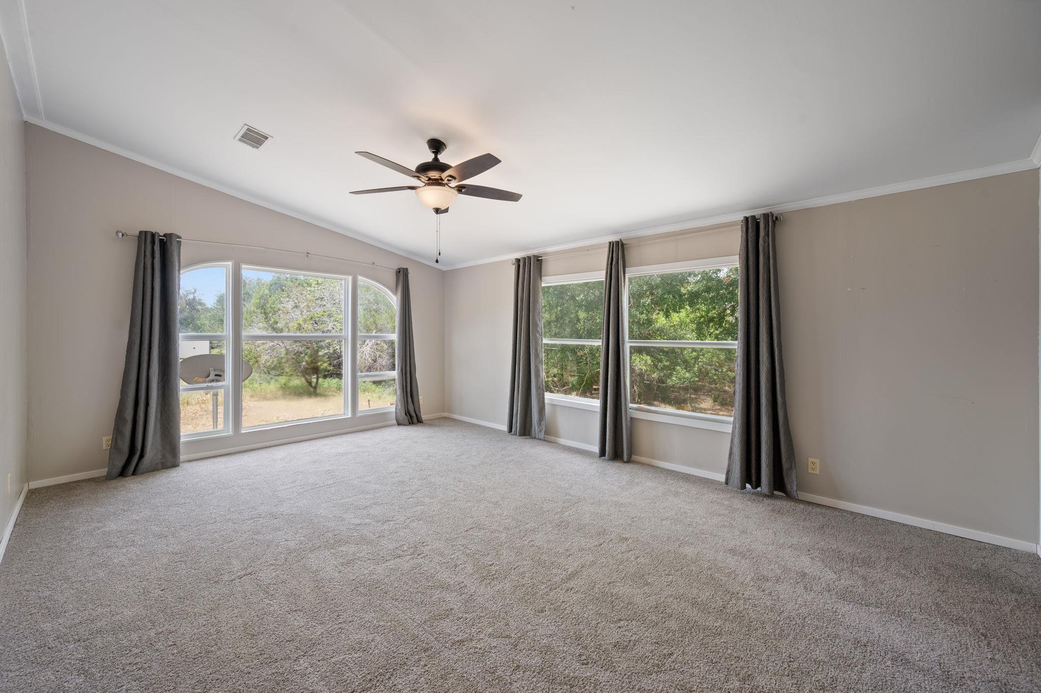 140 Creedmore Dr, Liberty Hill, TX 78642