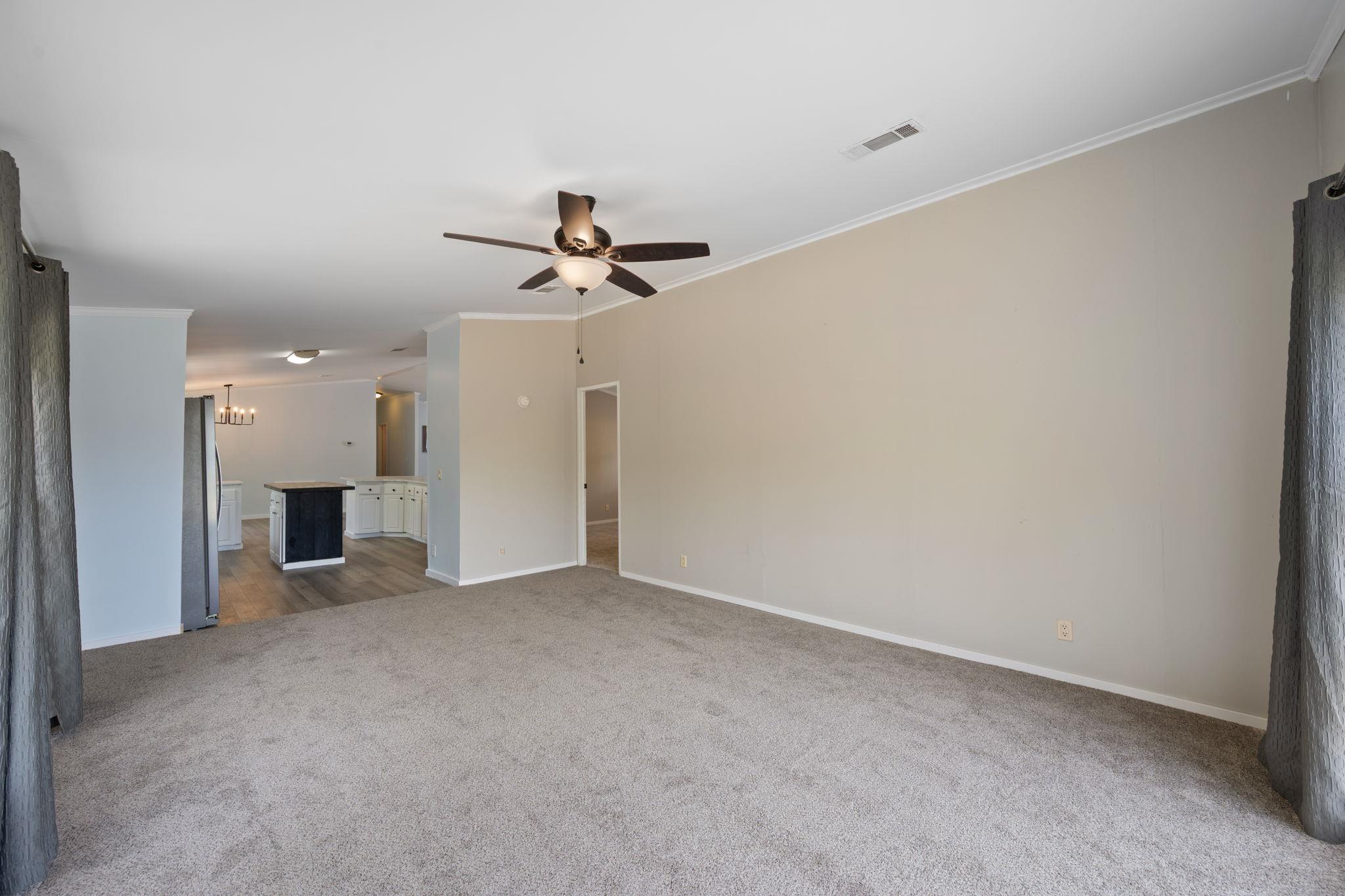 140 Creedmore Dr, Liberty Hill, TX 78642