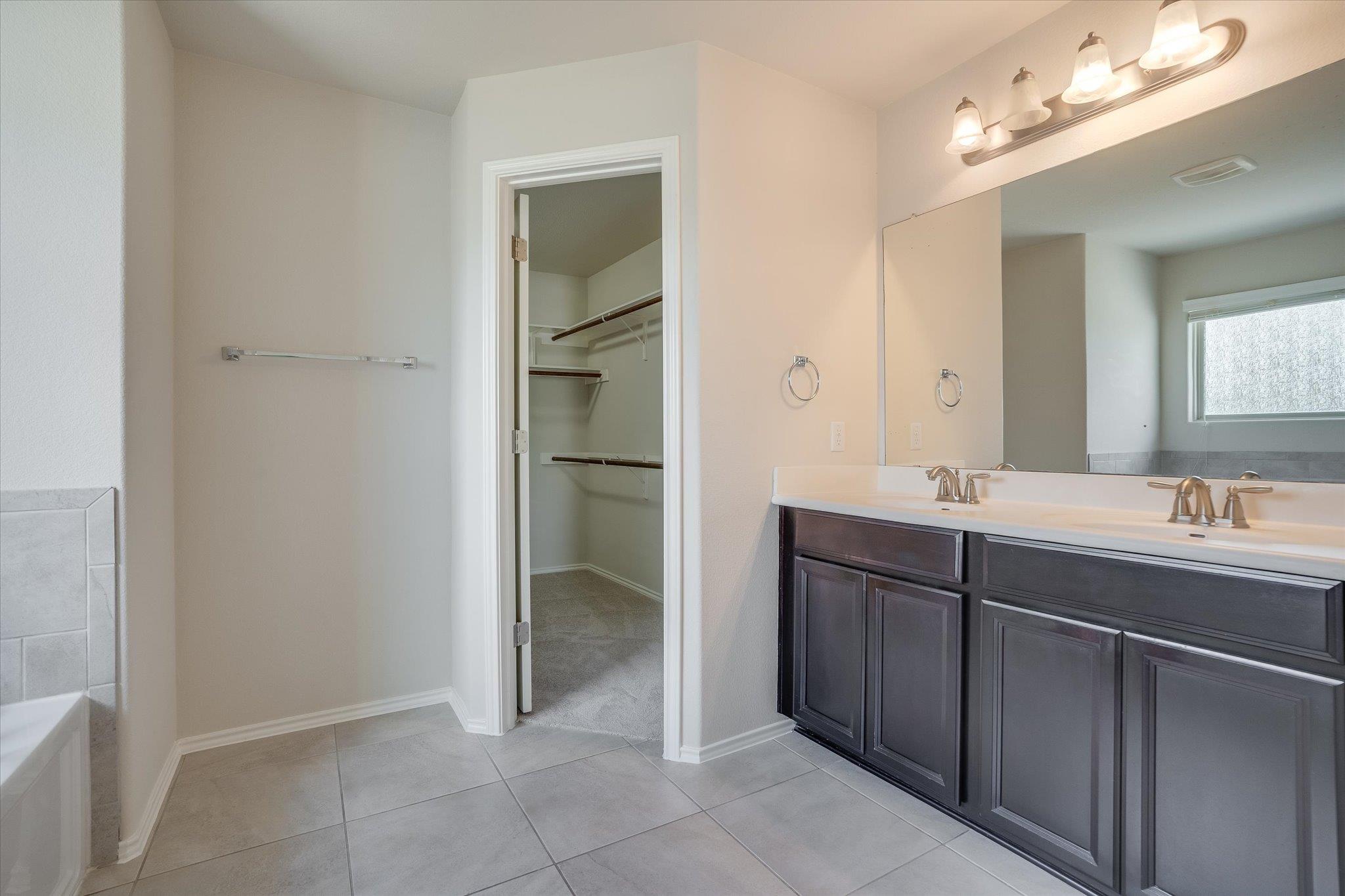 1352 Clark Brothers Dr, Buda, TX 78610
