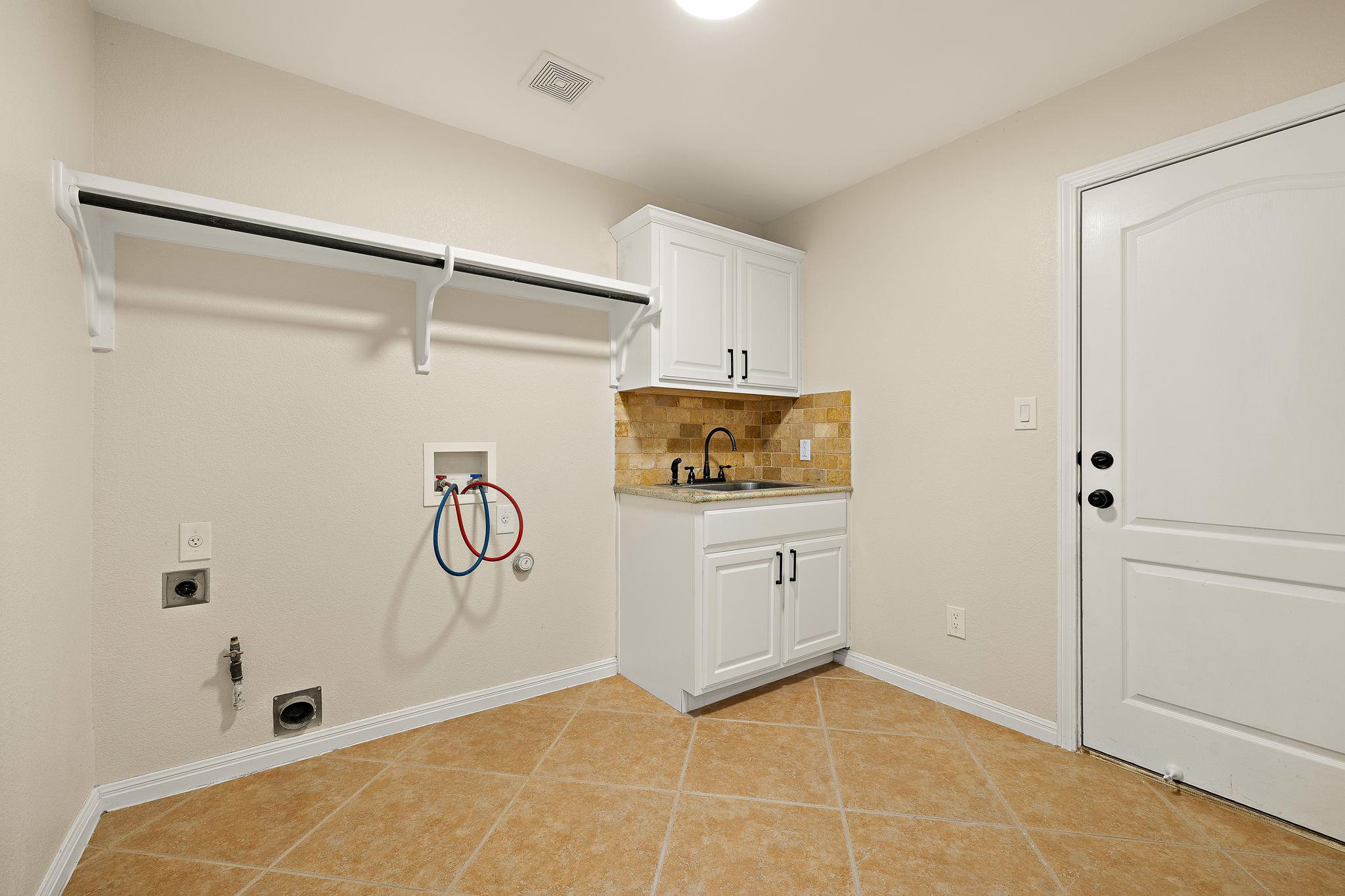 3608 Rockefeller Cv, Lago Vista, TX 78645