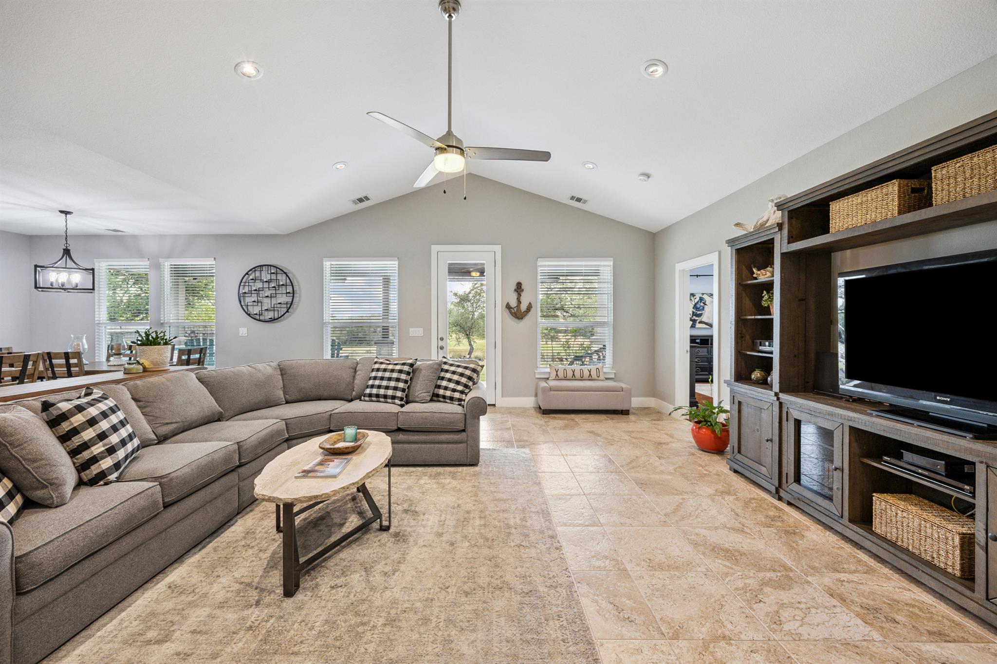 206 N Augusta Dr, Point Venture, TX 78645