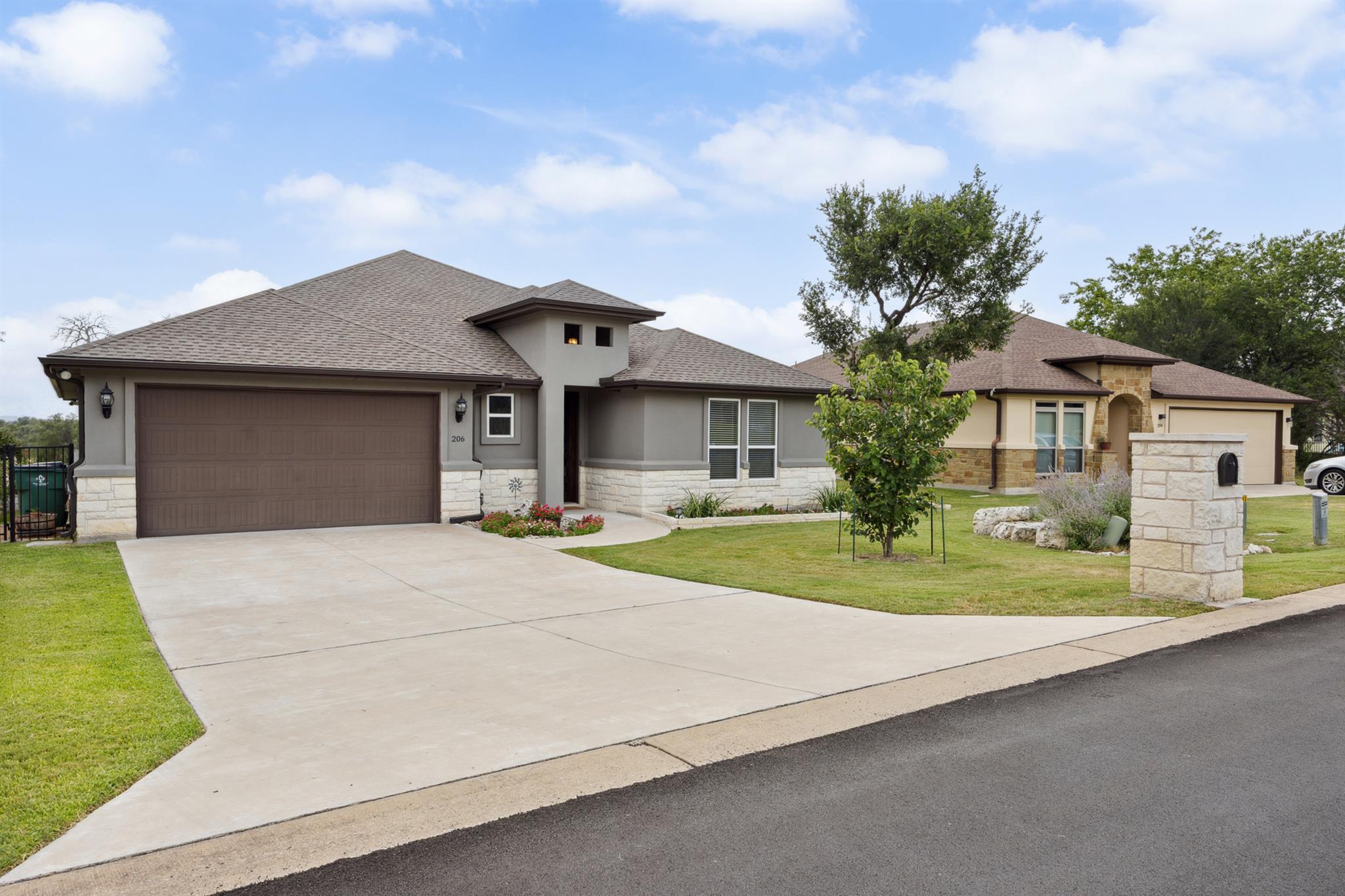 206 N Augusta Dr, Point Venture, TX 78645