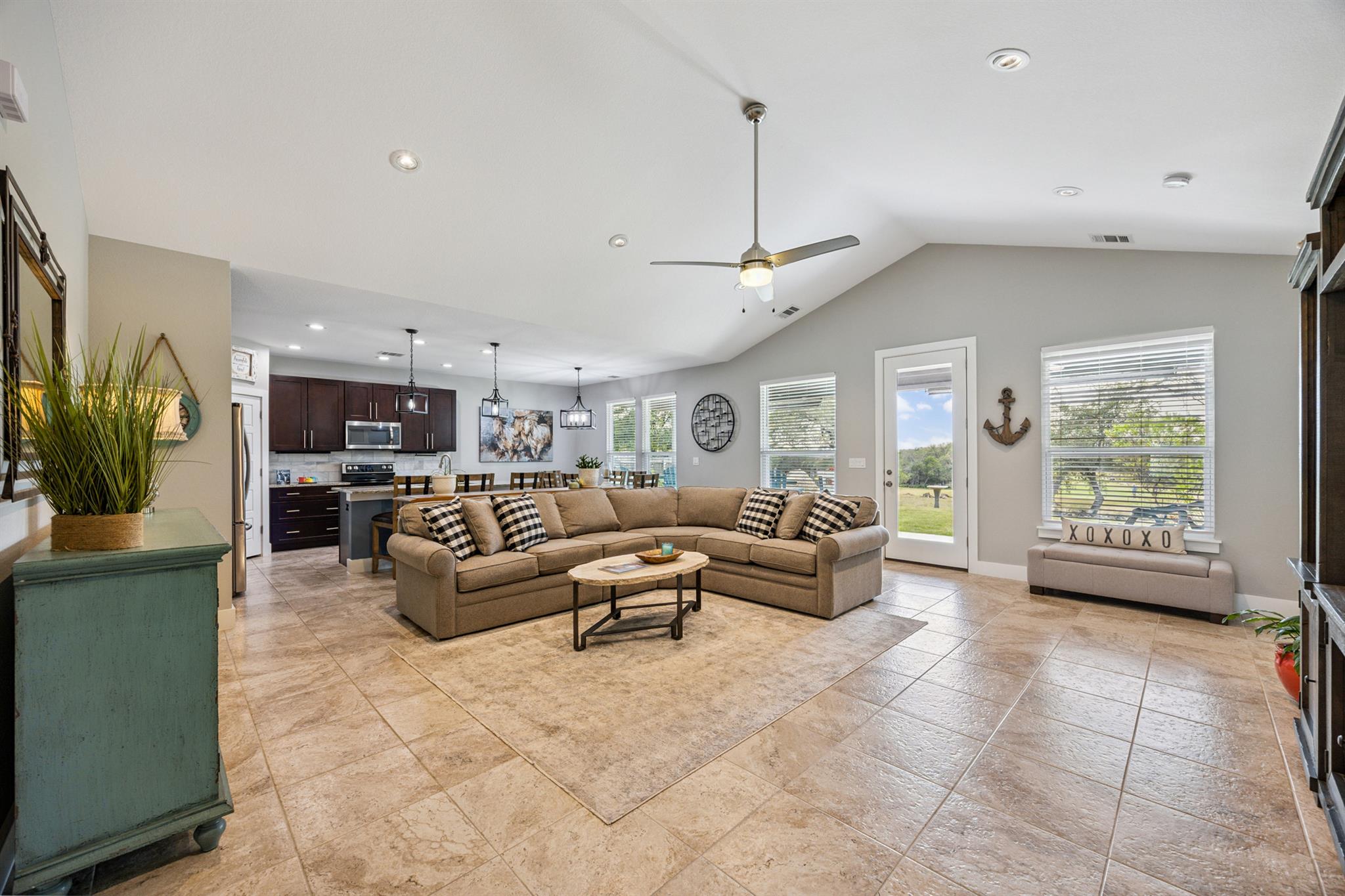 206 N Augusta Dr, Point Venture, TX 78645
