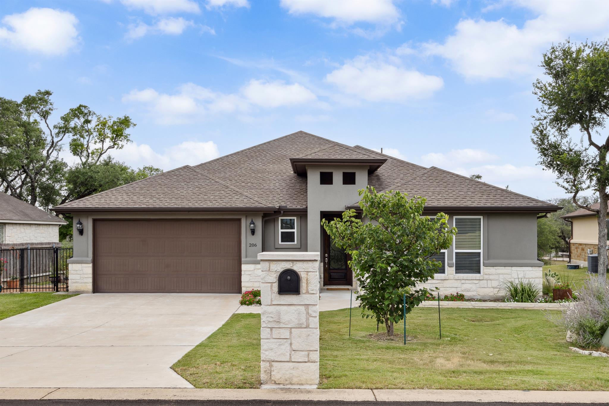 206 N Augusta Dr, Point Venture, TX 78645