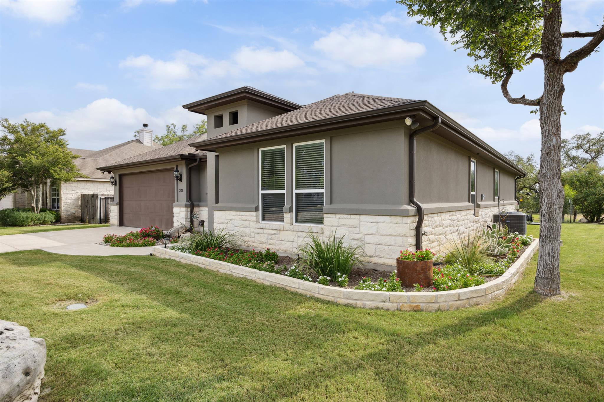 206 N Augusta Dr, Point Venture, TX 78645
