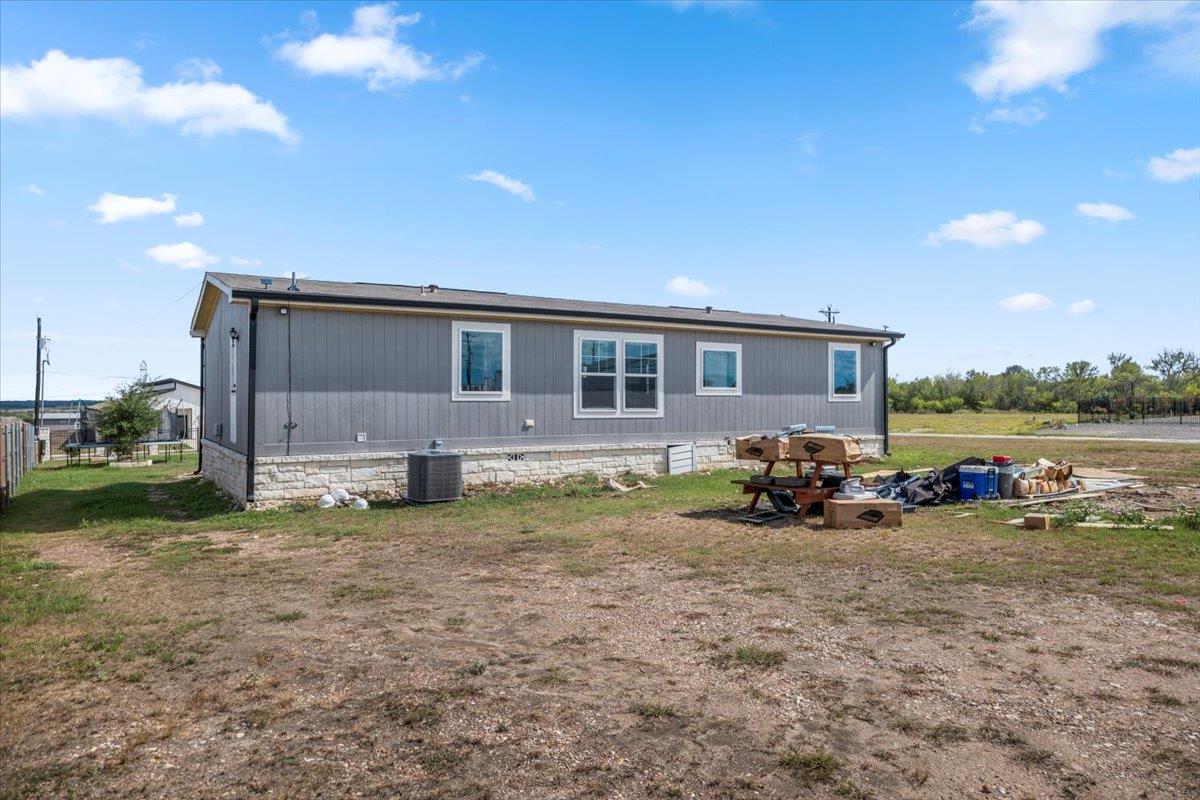 104 Pineapple Sage Cv, Dale, TX 78616