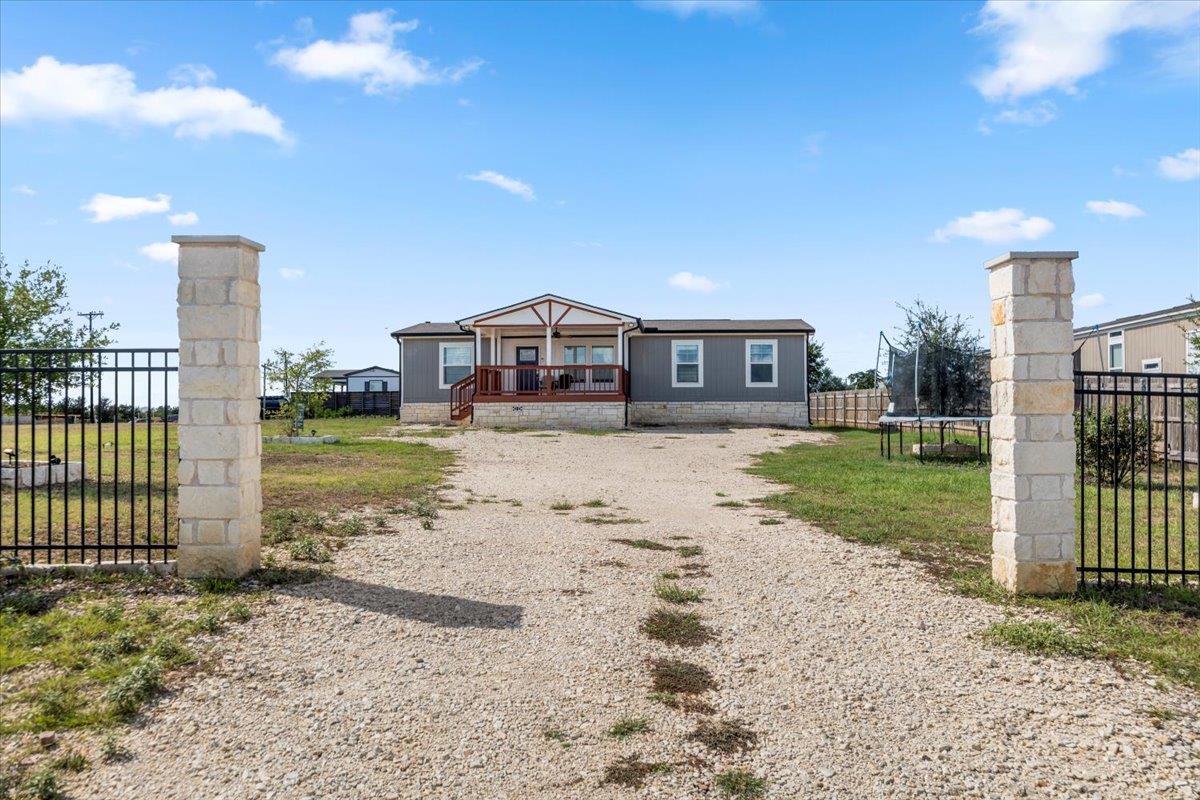 104 Pineapple Sage Cv, Dale, TX 78616