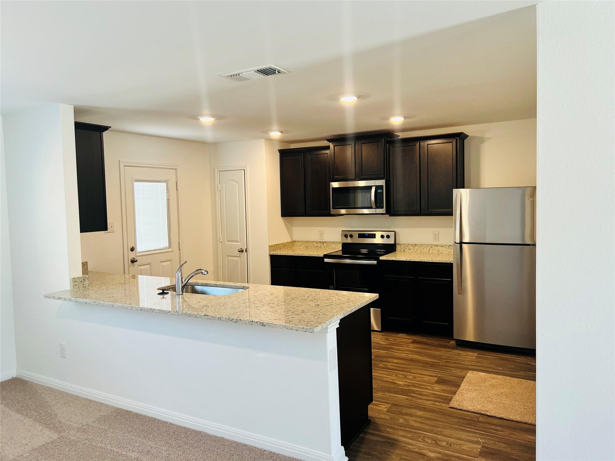 117 Maywood Ln, Jarrell, TX 76537