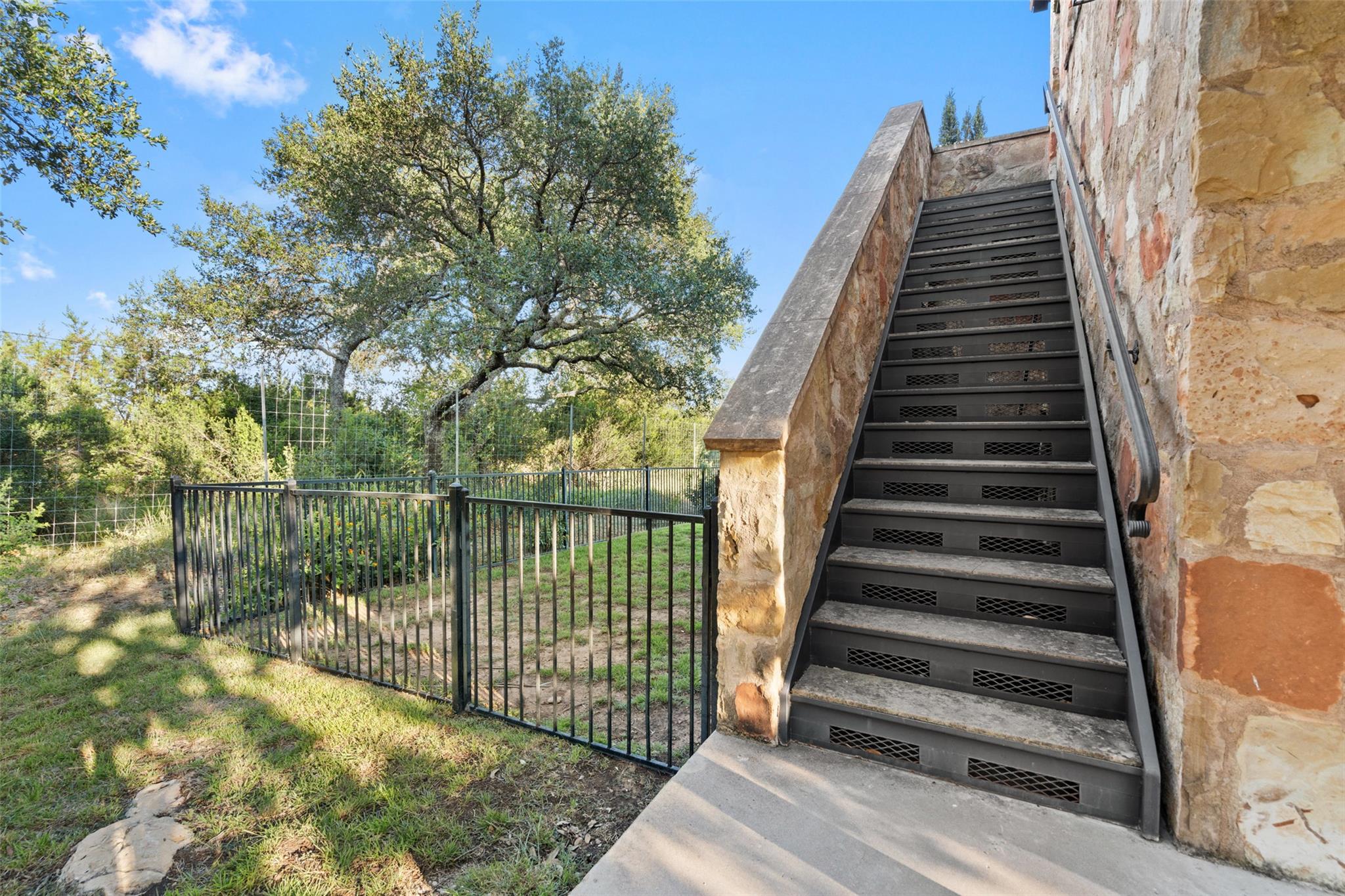 205 Hi Ridge Rd, Horseshoe Bay, TX 78657