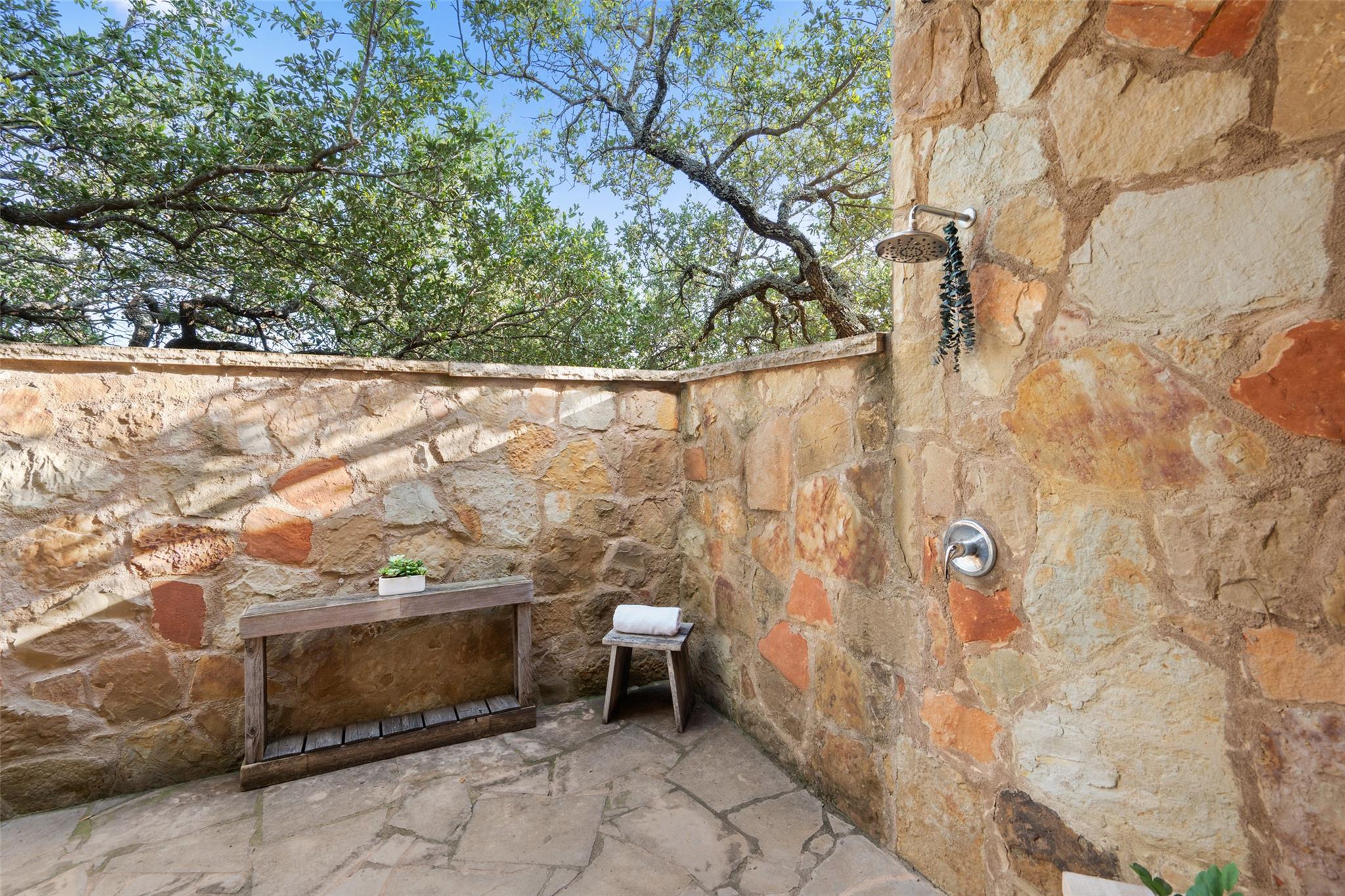205 Hi Ridge Rd, Horseshoe Bay, TX 78657