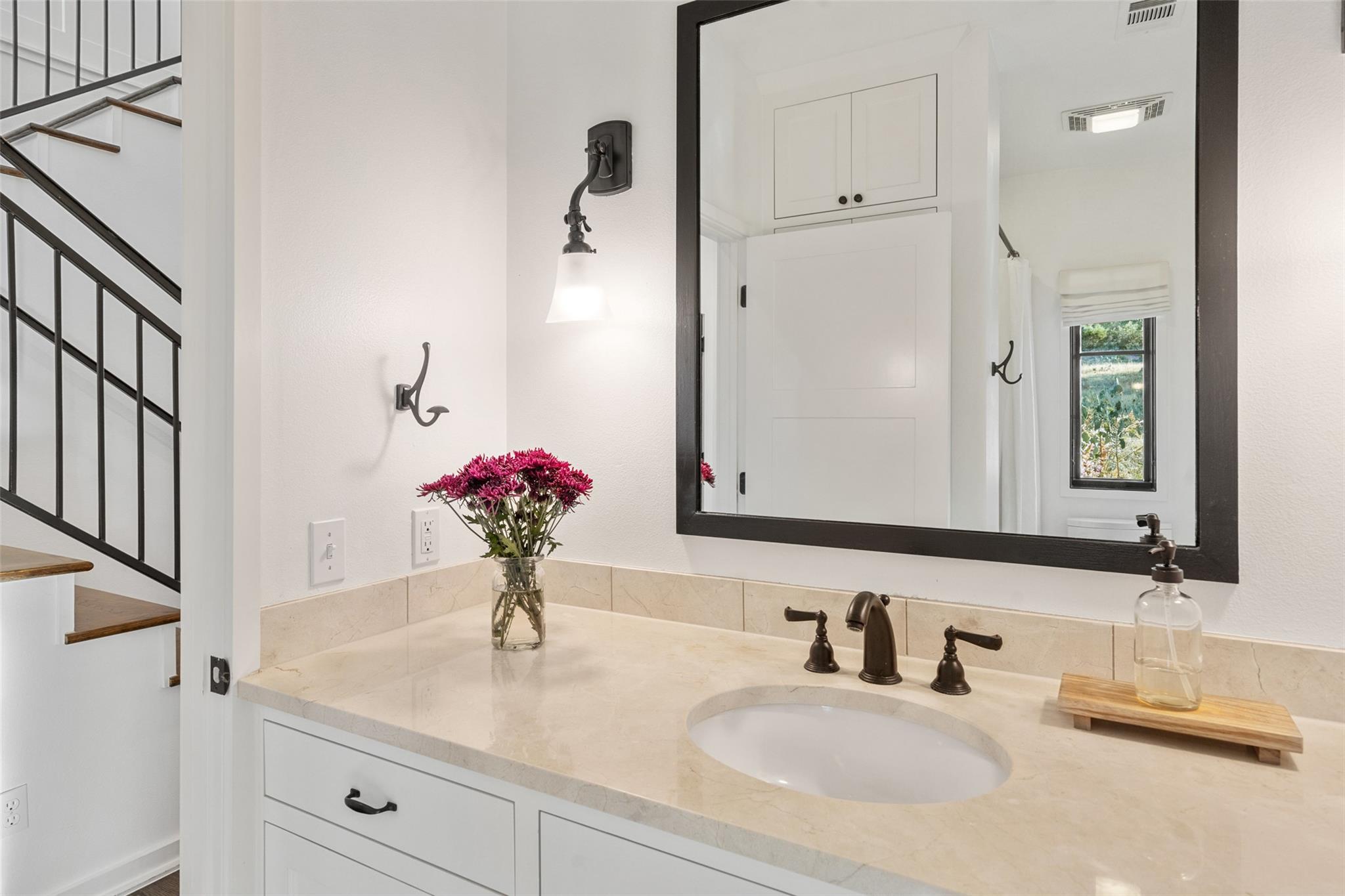 205 Hi Ridge Rd, Horseshoe Bay, TX 78657