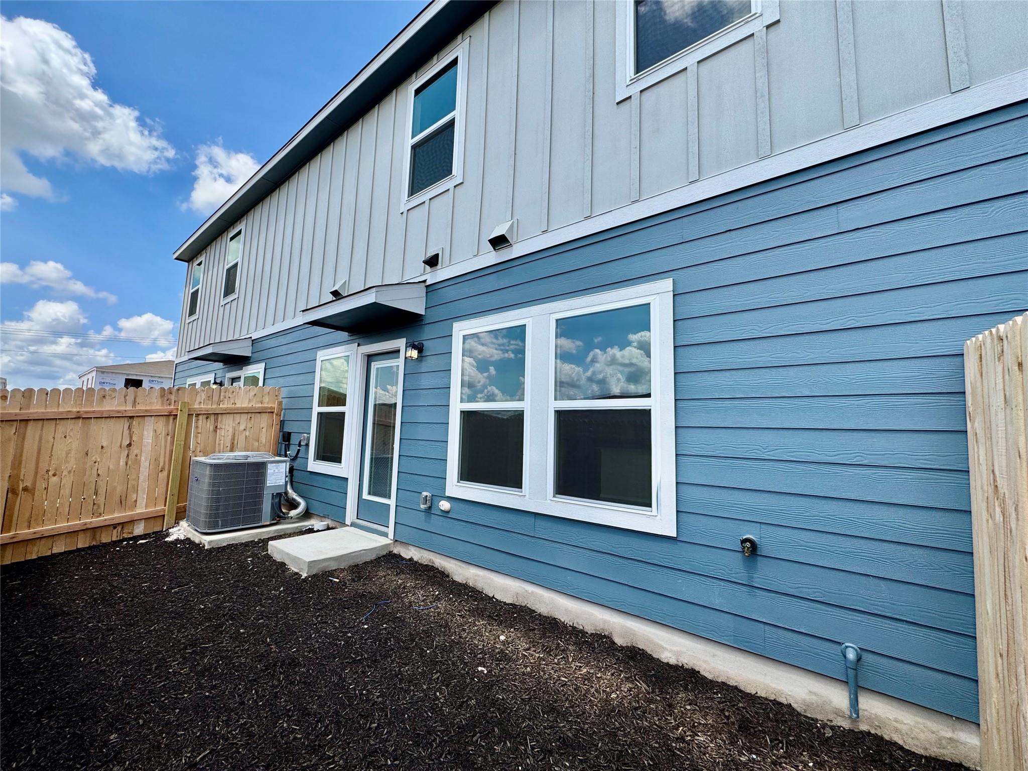 12813 Village Spun Plz, Buda, TX 78610