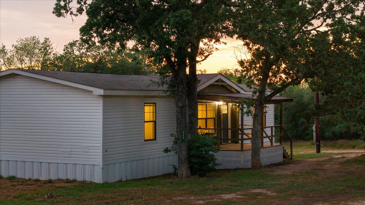 224 Demerson Ln, La Grange, TX 78945