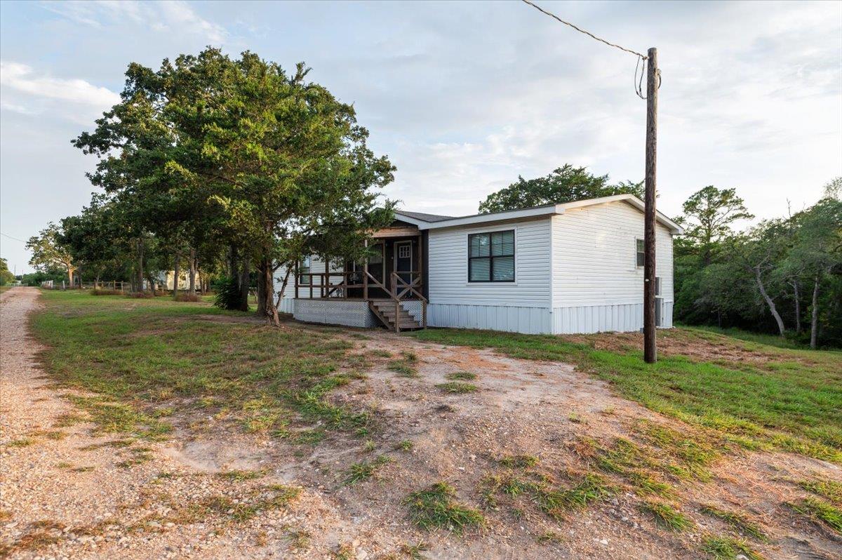 224 Demerson Ln, La Grange, TX 78945