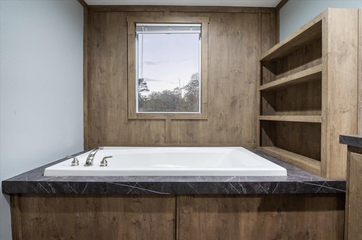 224 Demerson Ln, La Grange, TX 78945