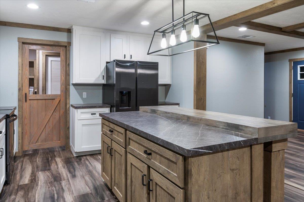224 Demerson Ln, La Grange, TX 78945