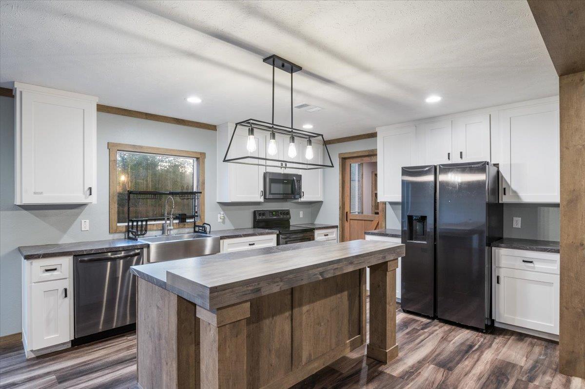 224 Demerson Ln, La Grange, TX 78945