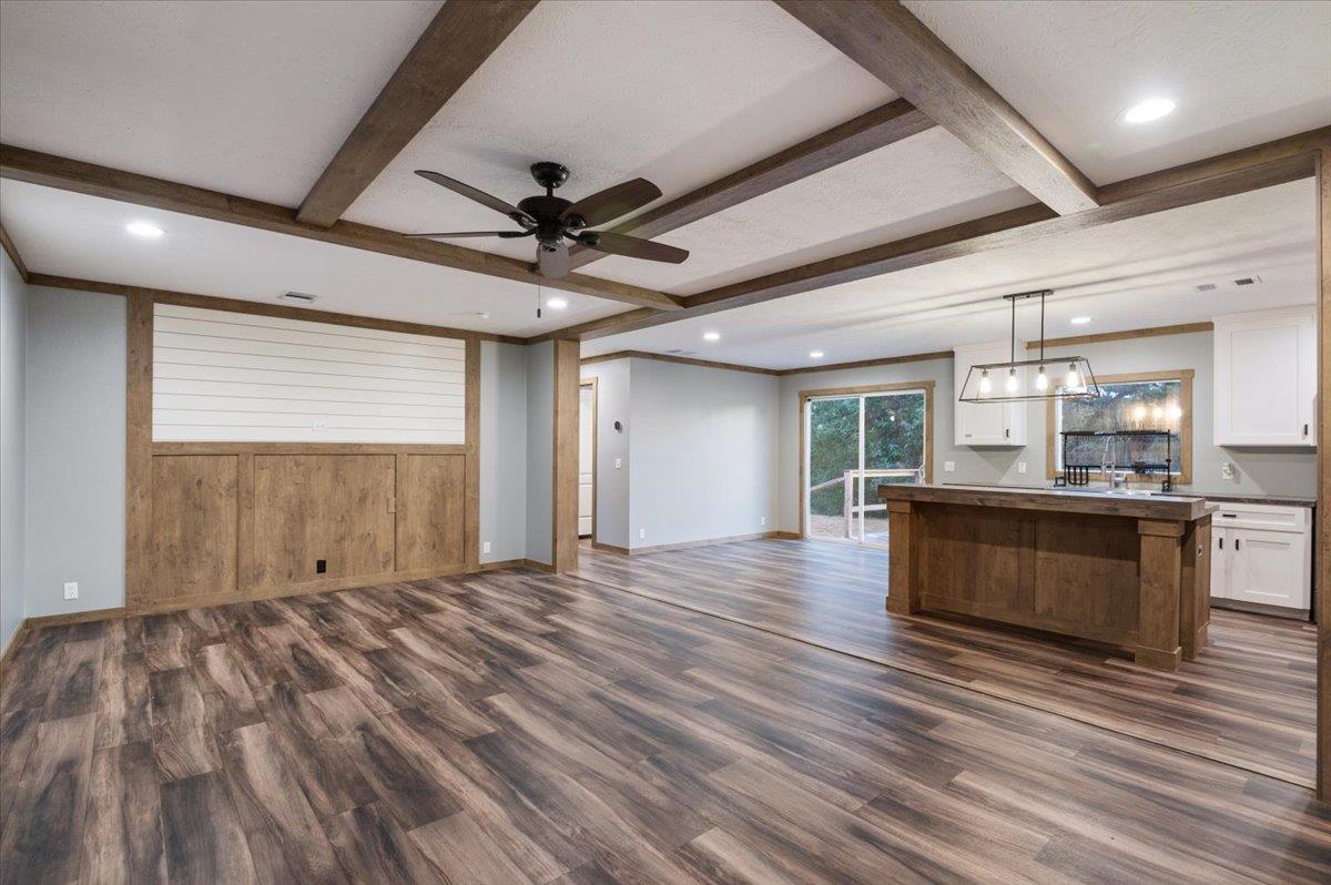 224 Demerson Ln, La Grange, TX 78945