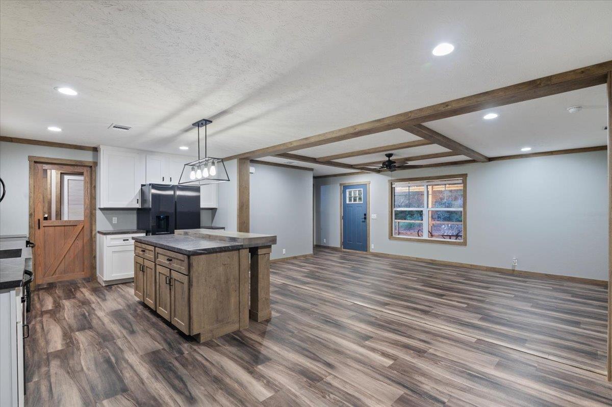 224 Demerson Ln, La Grange, TX 78945