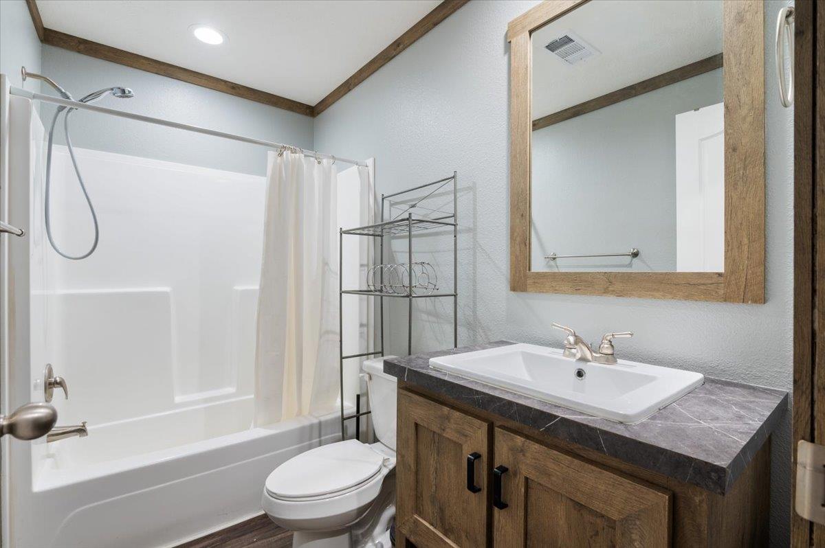 224 Demerson Ln, La Grange, TX 78945